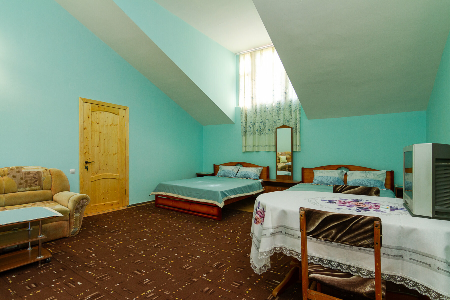 Семейный номер с балконом