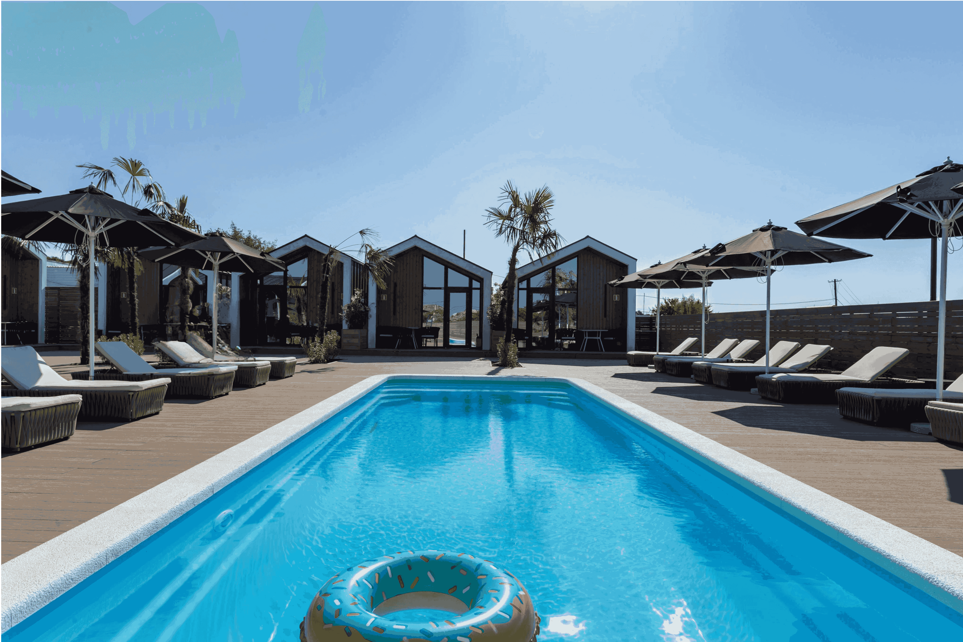 Джуниор с бассейном