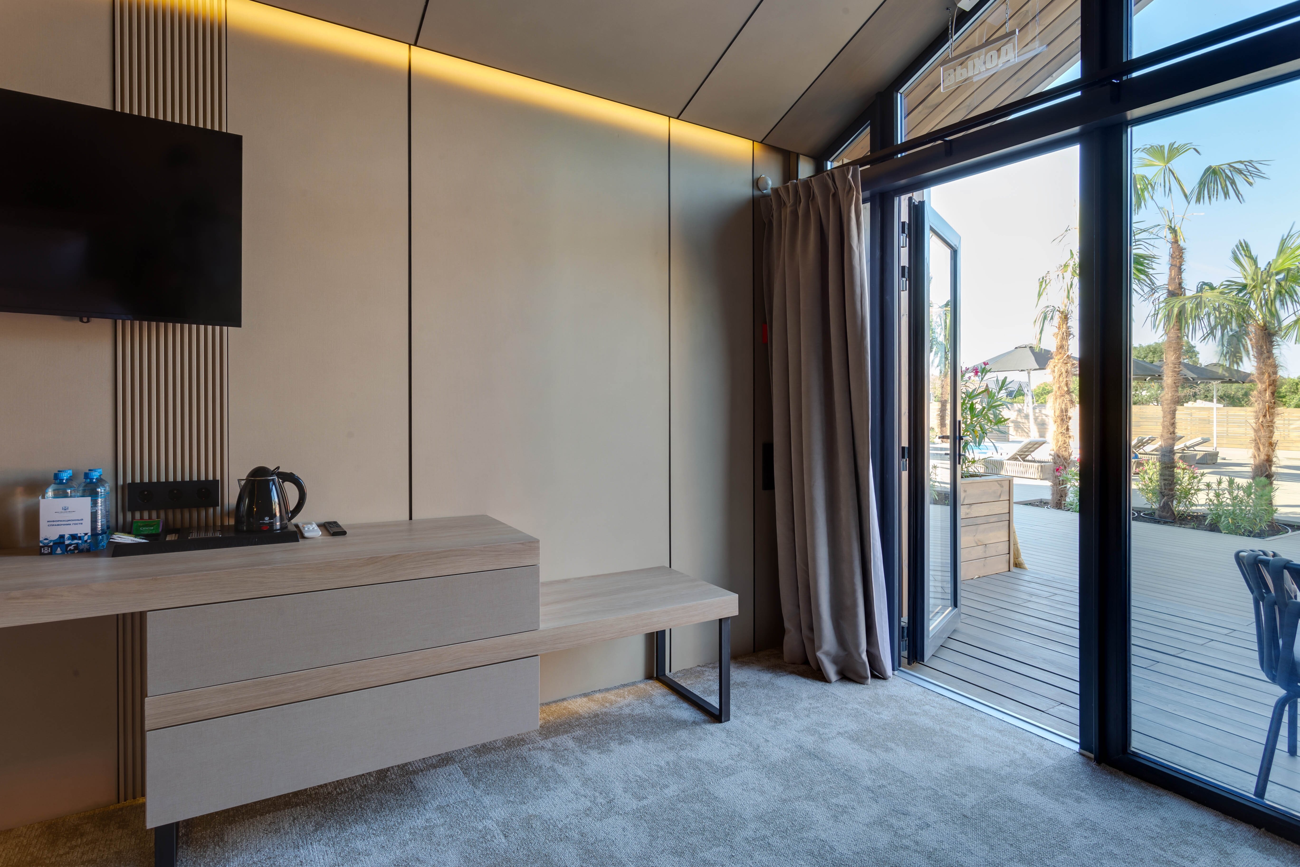 Джуниор с бассейном