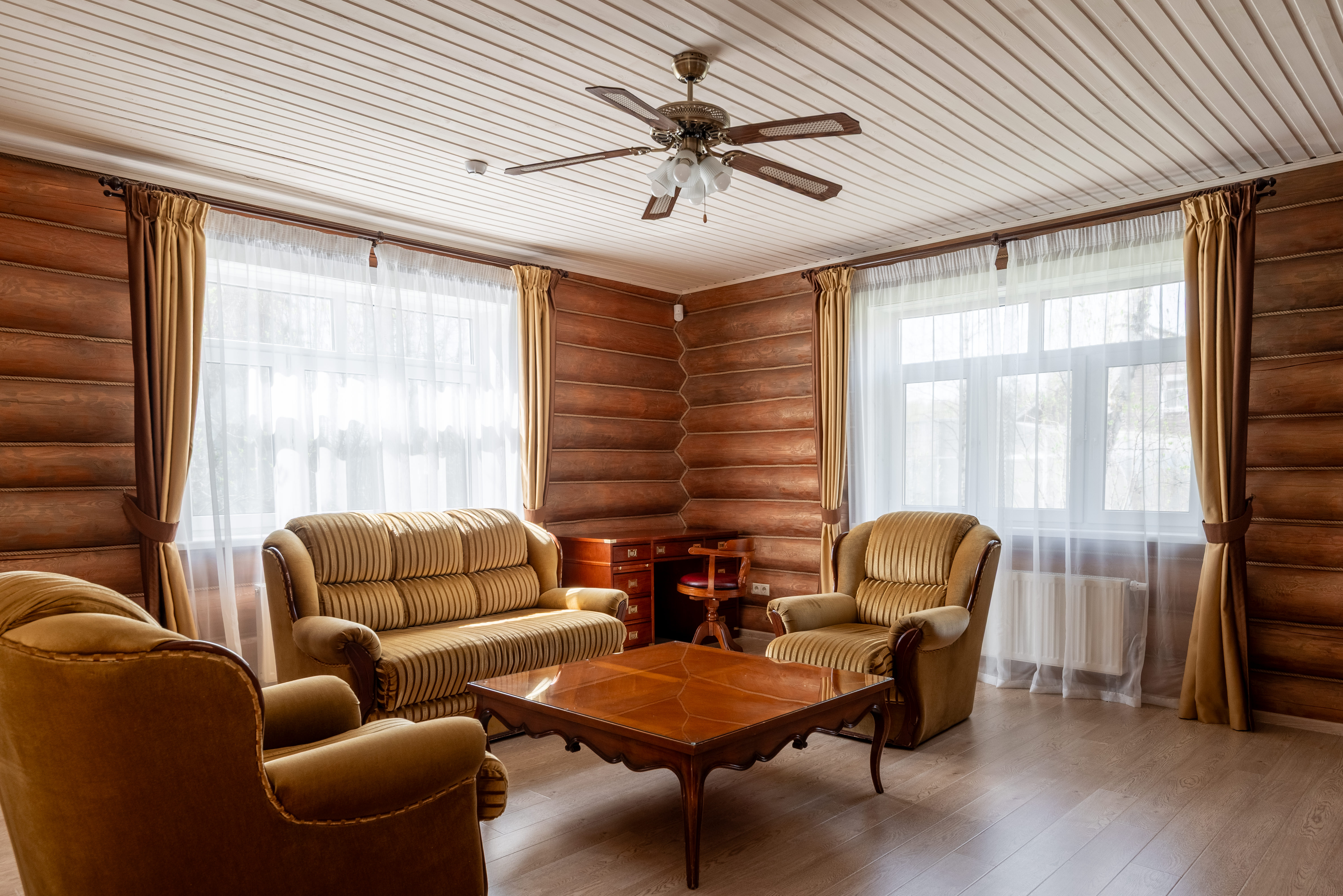 Трехкомнатный Дом 1 с кухней и гостиной (Апартамент)