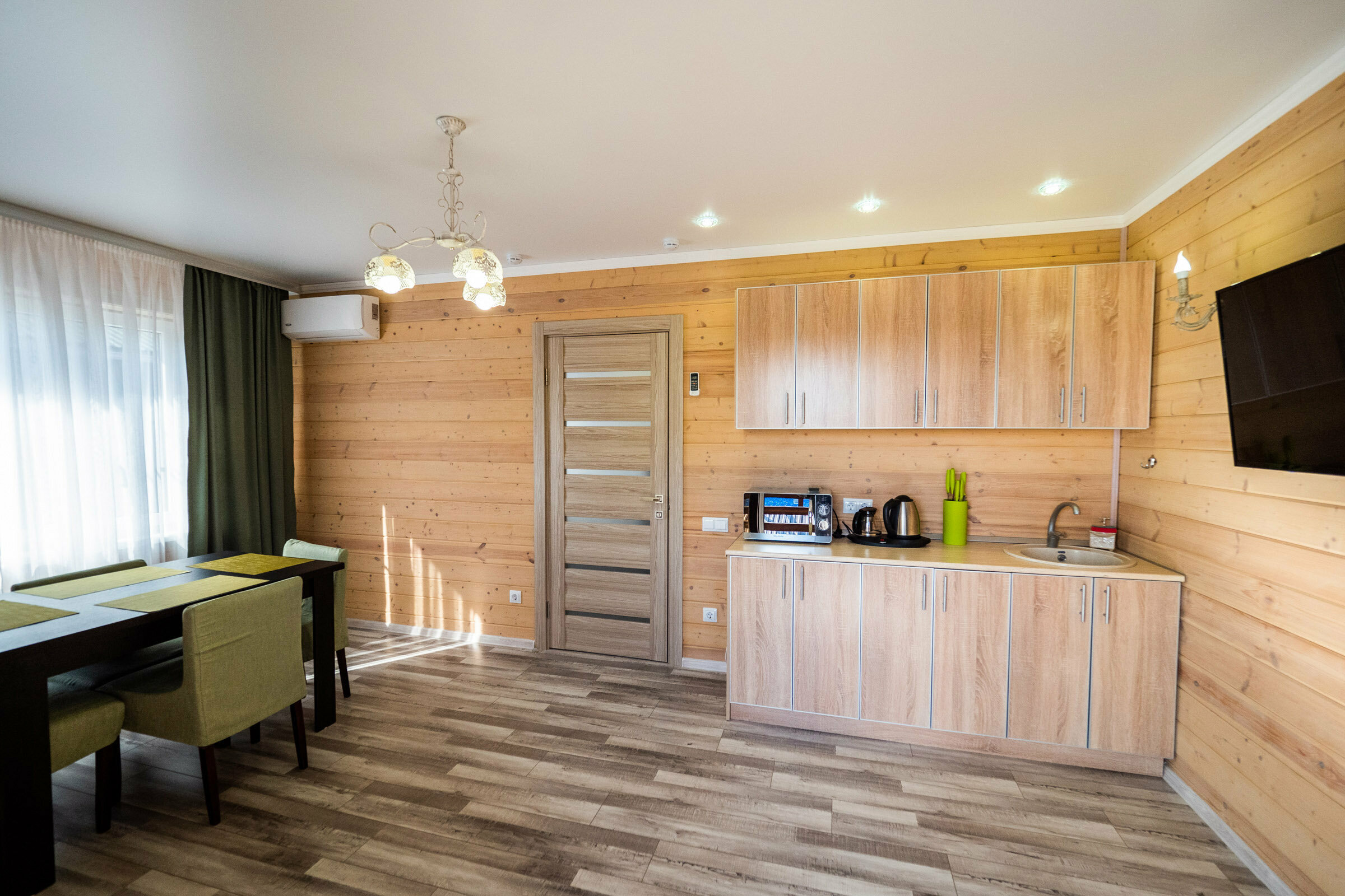 4-х местный 3-х комнатный номер Евростандарт (деревянный коттедж)