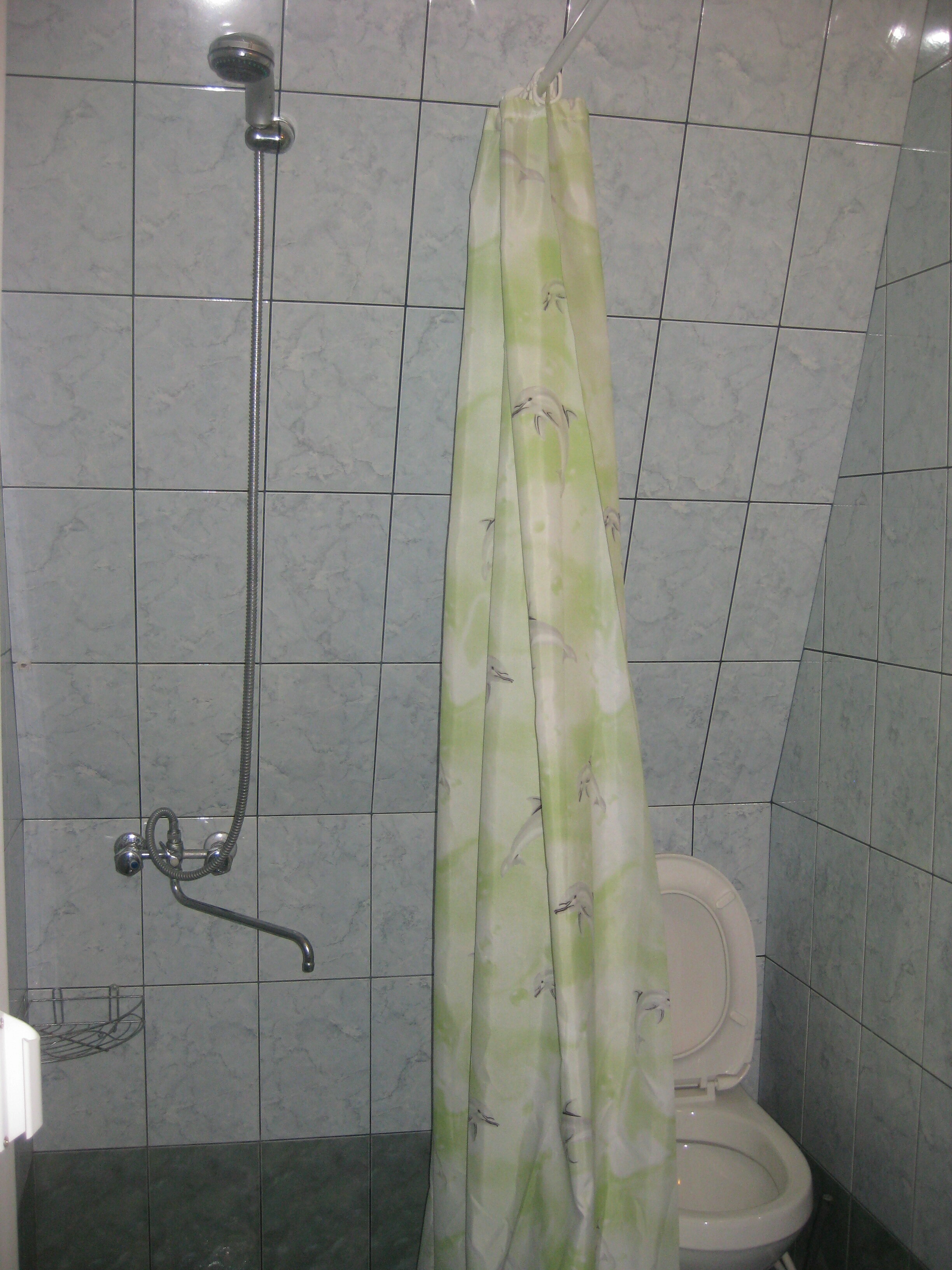 Семейный номер с общей ванной комнатой