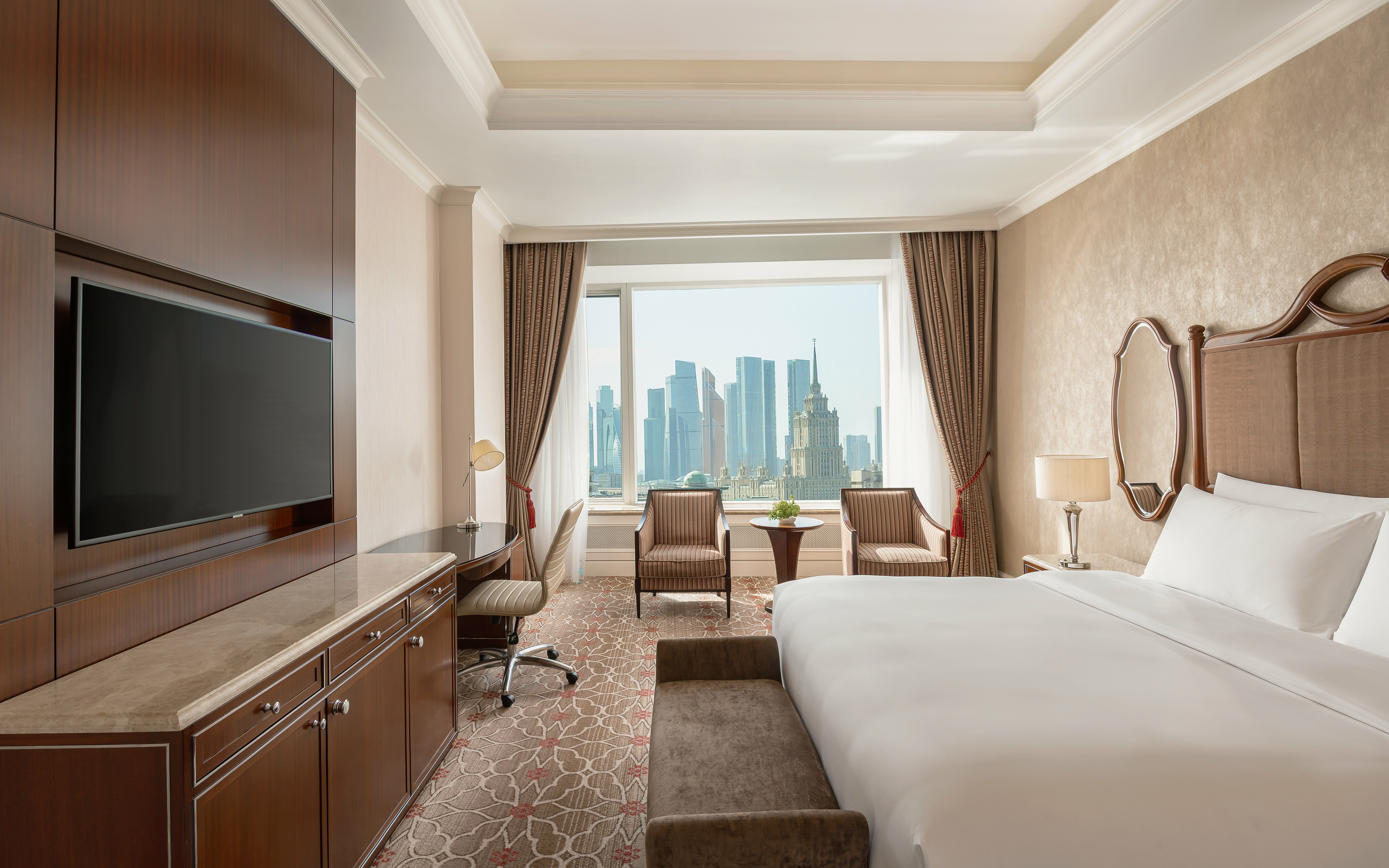 Клубный Супериор с одной большой кроватью