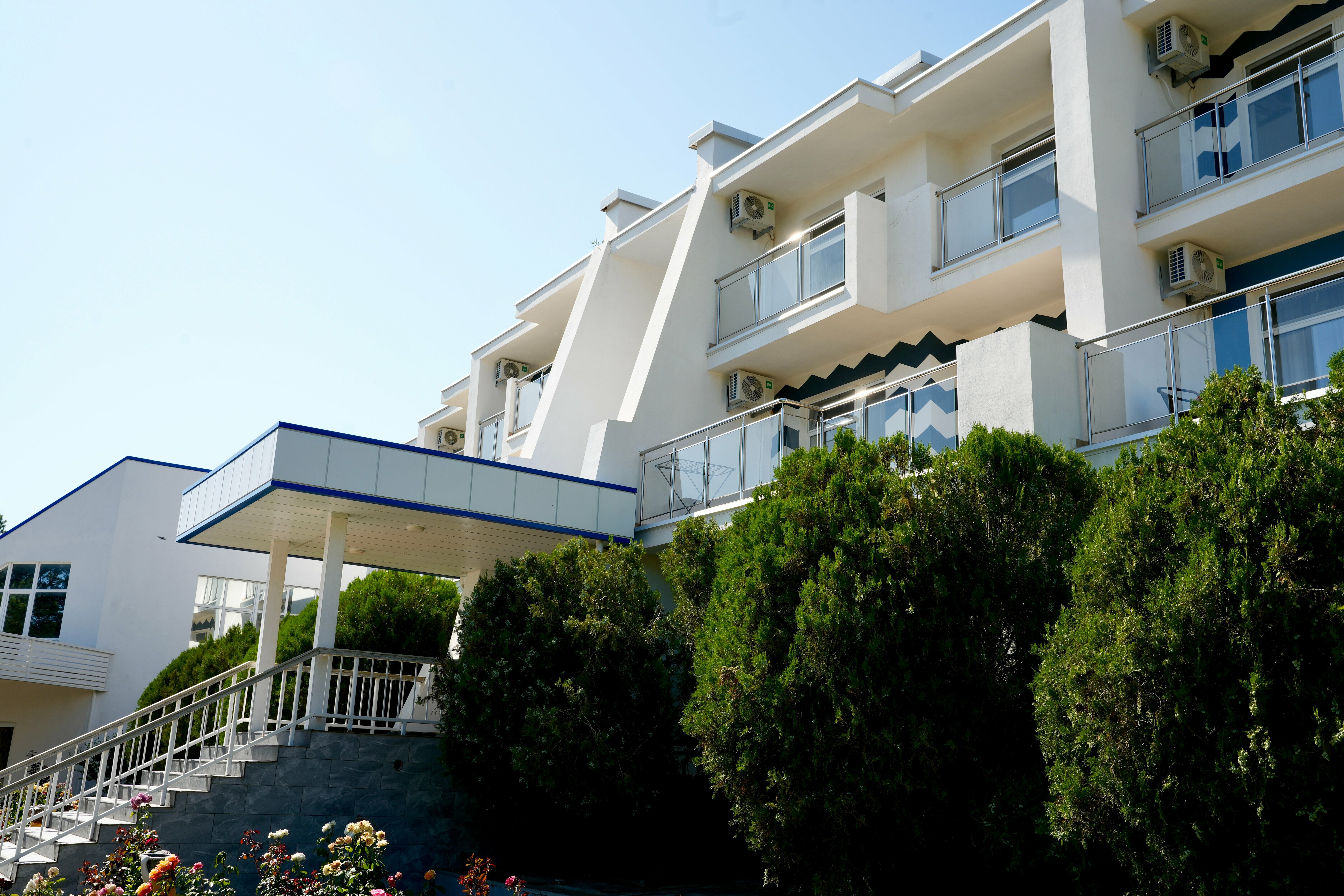 Стандарт семейный двухкомнатный с балконом (корпус Альфа)