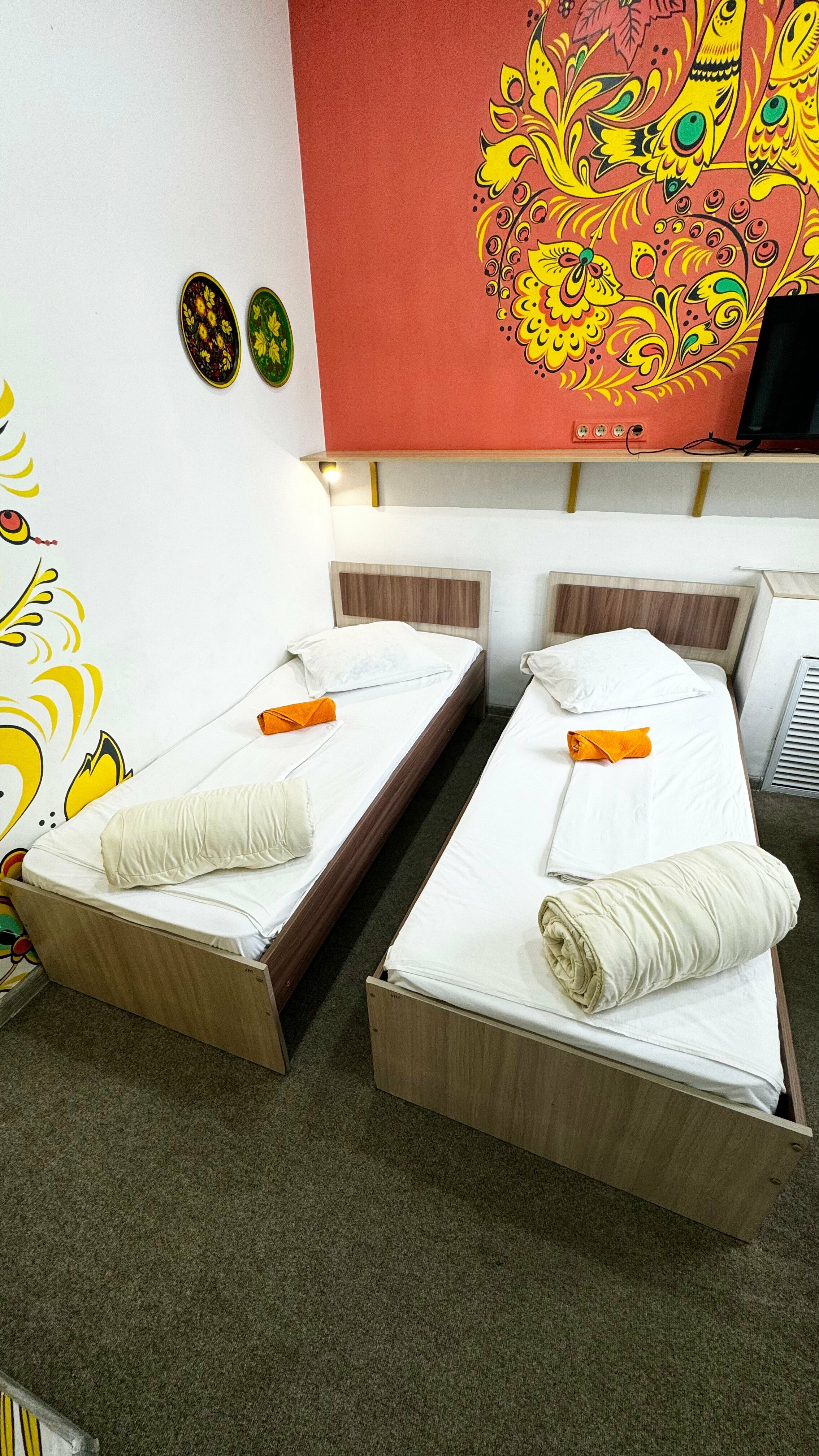 Просторный двухместный номер с 2 отдельными кроватями