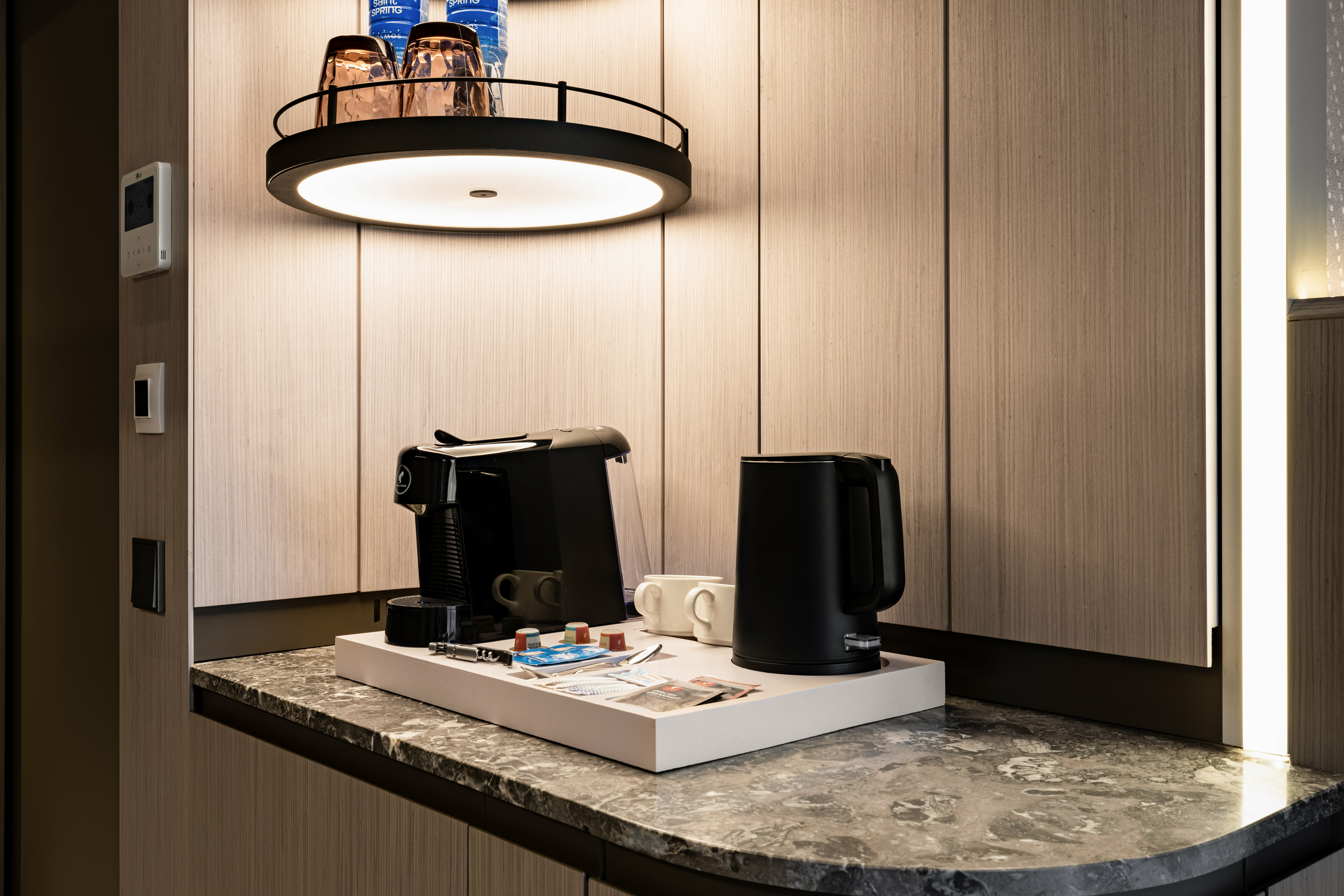 Делюкс с видом во двор с одной большой кроватью