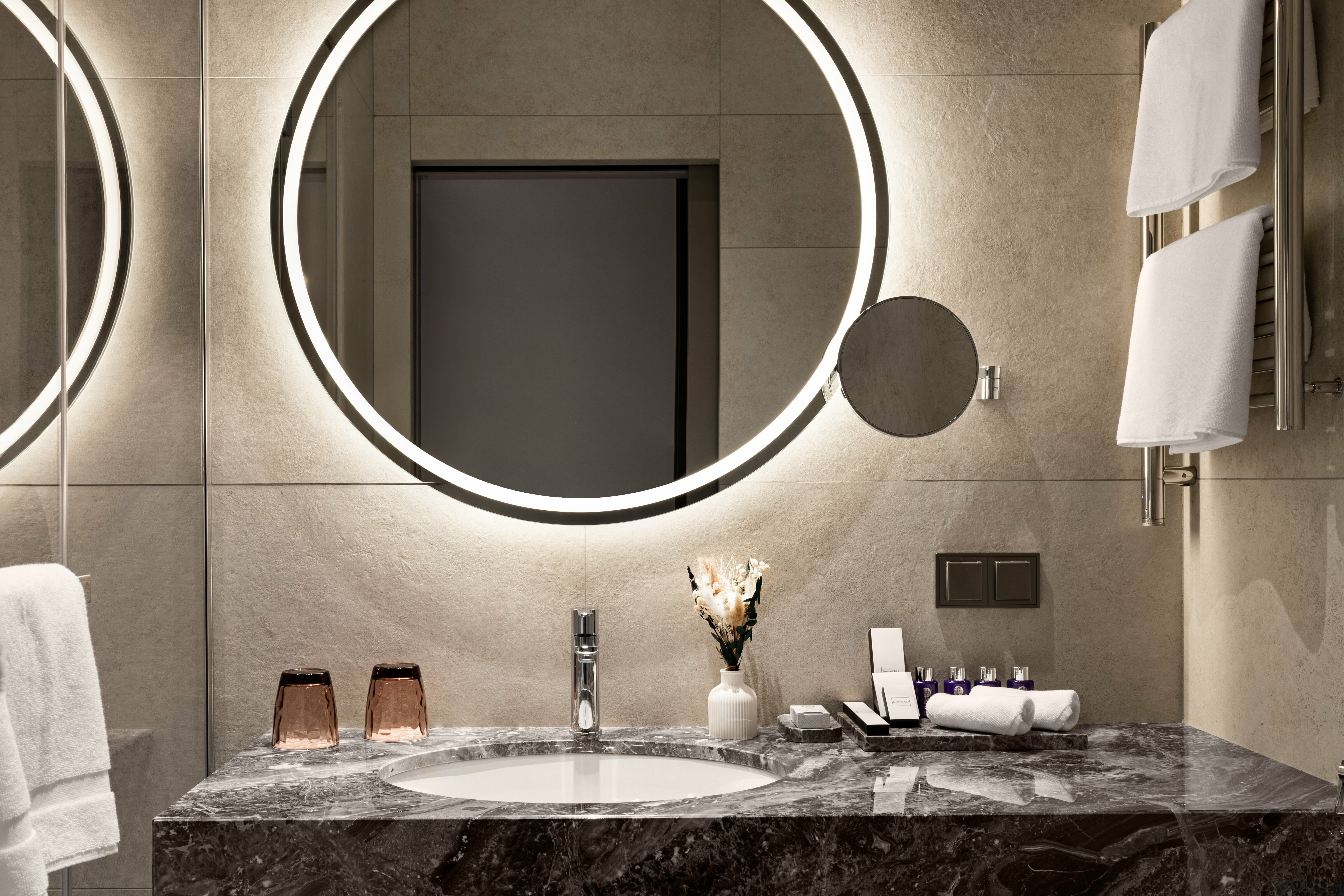 Делюкс с видом во двор с одной большой кроватью