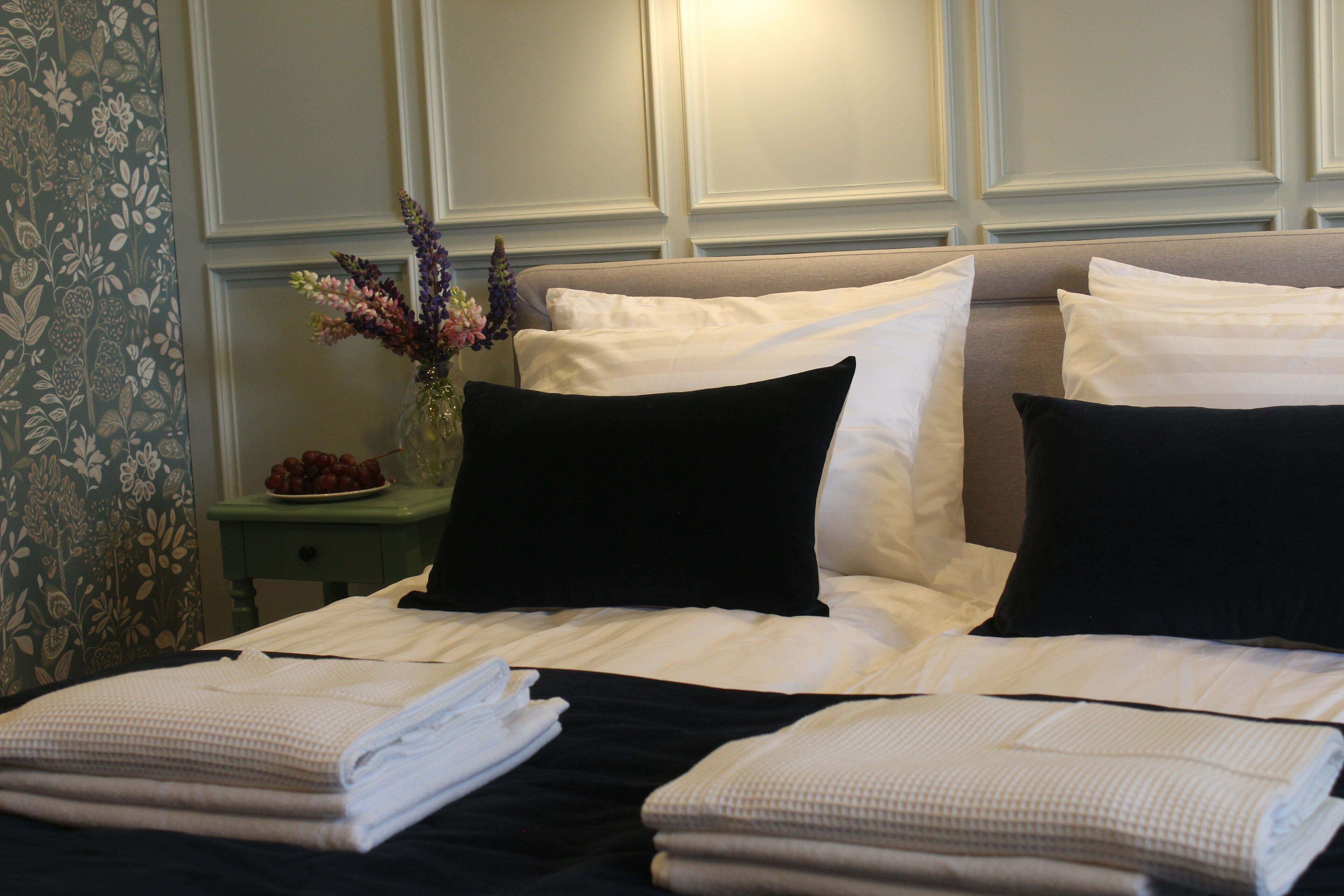 Семейный номер с видом на сад