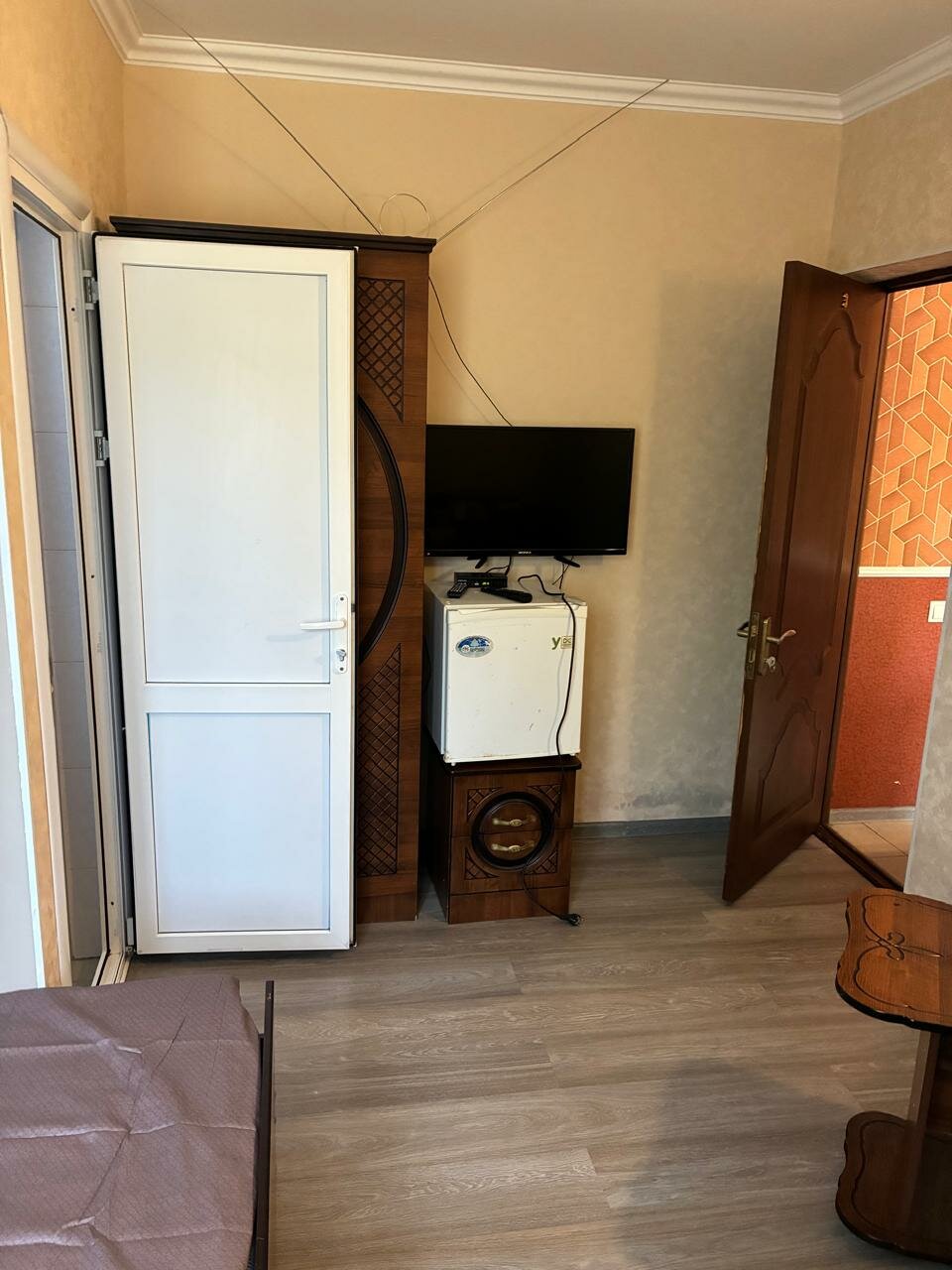 Четырехместный номер с собственной ванной комнатой вне номера