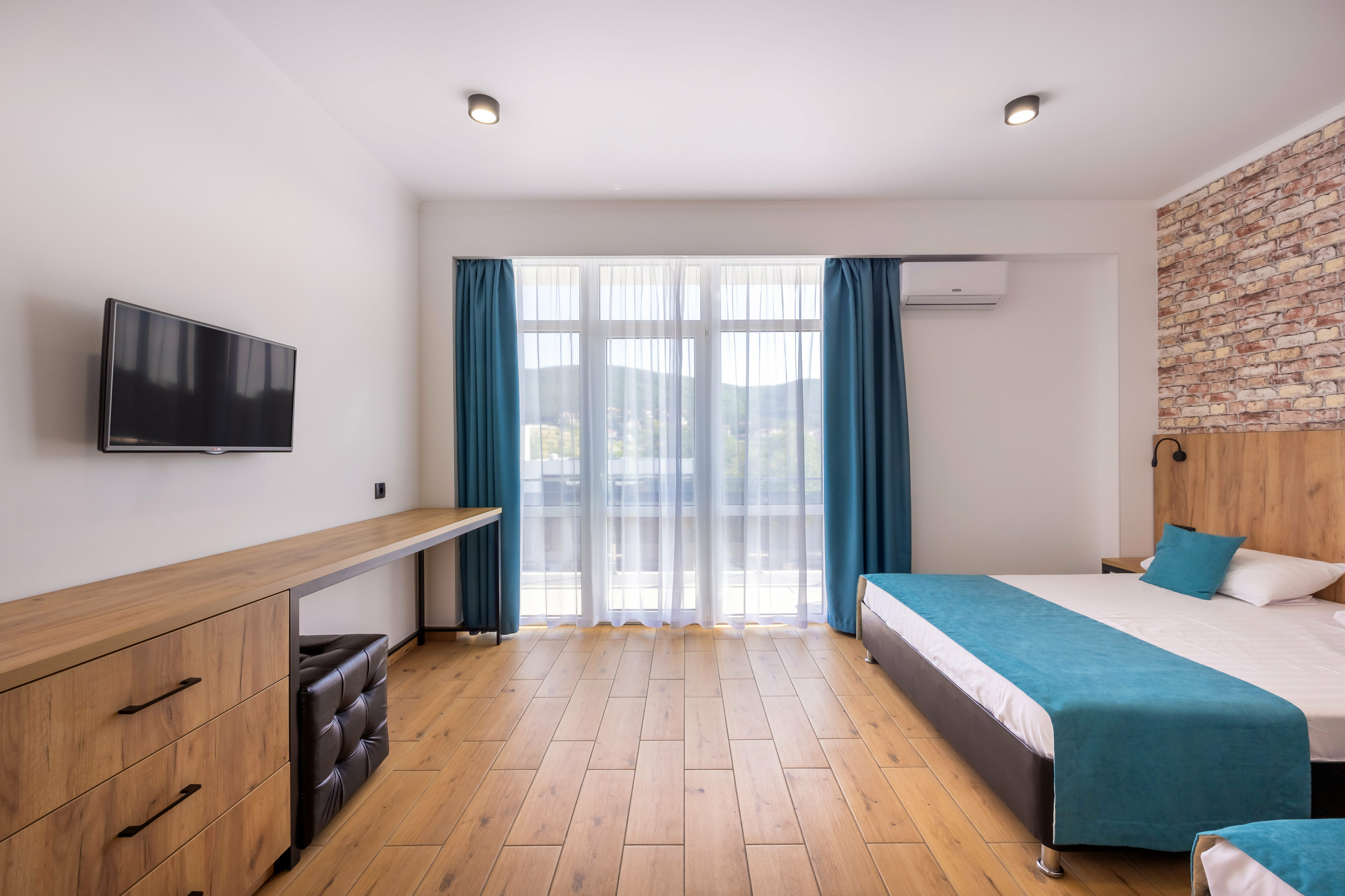 Трехместный номер с видом на бассейн