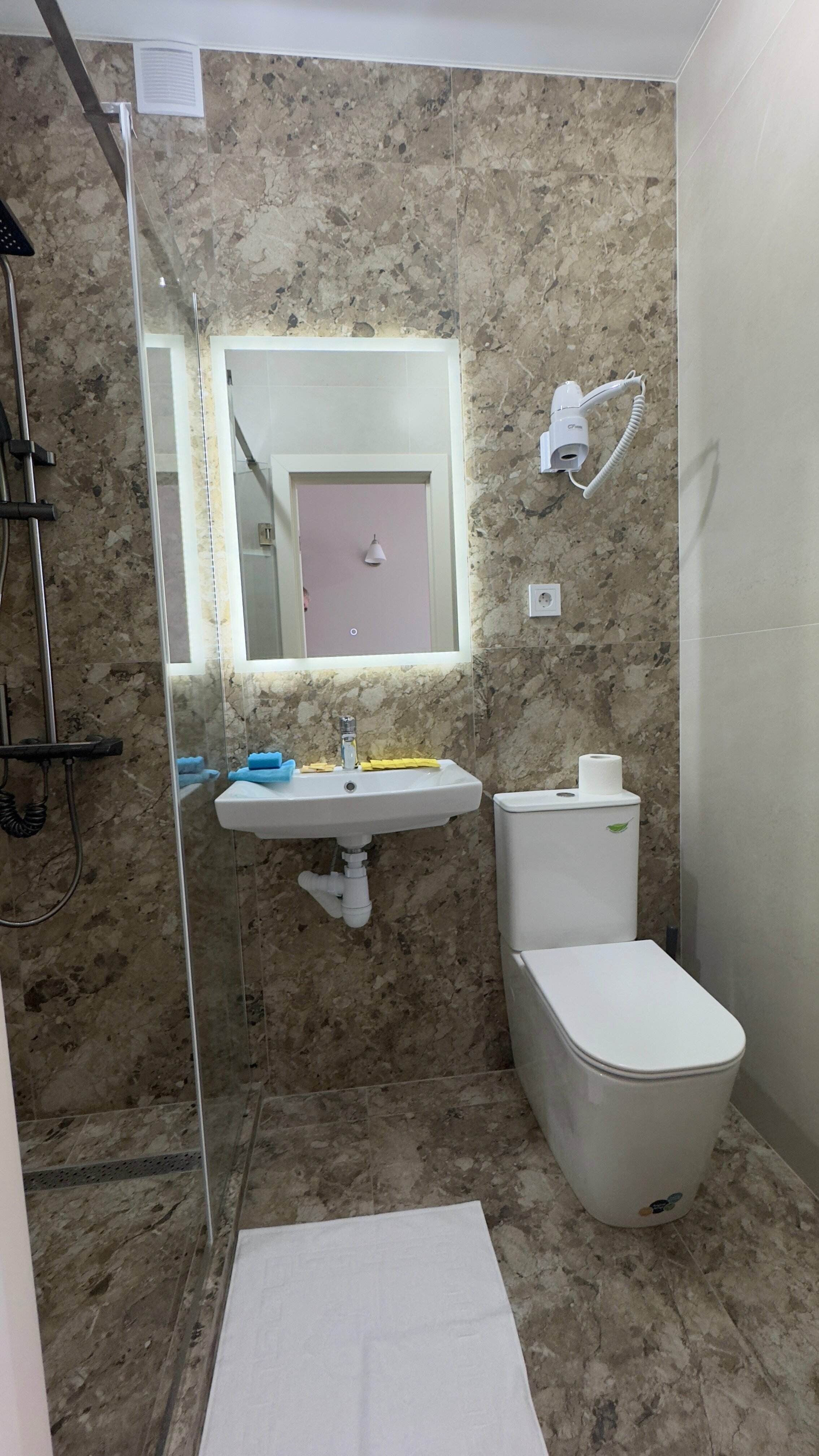 Двухместный номер с 2 отдельными кроватями и балконом