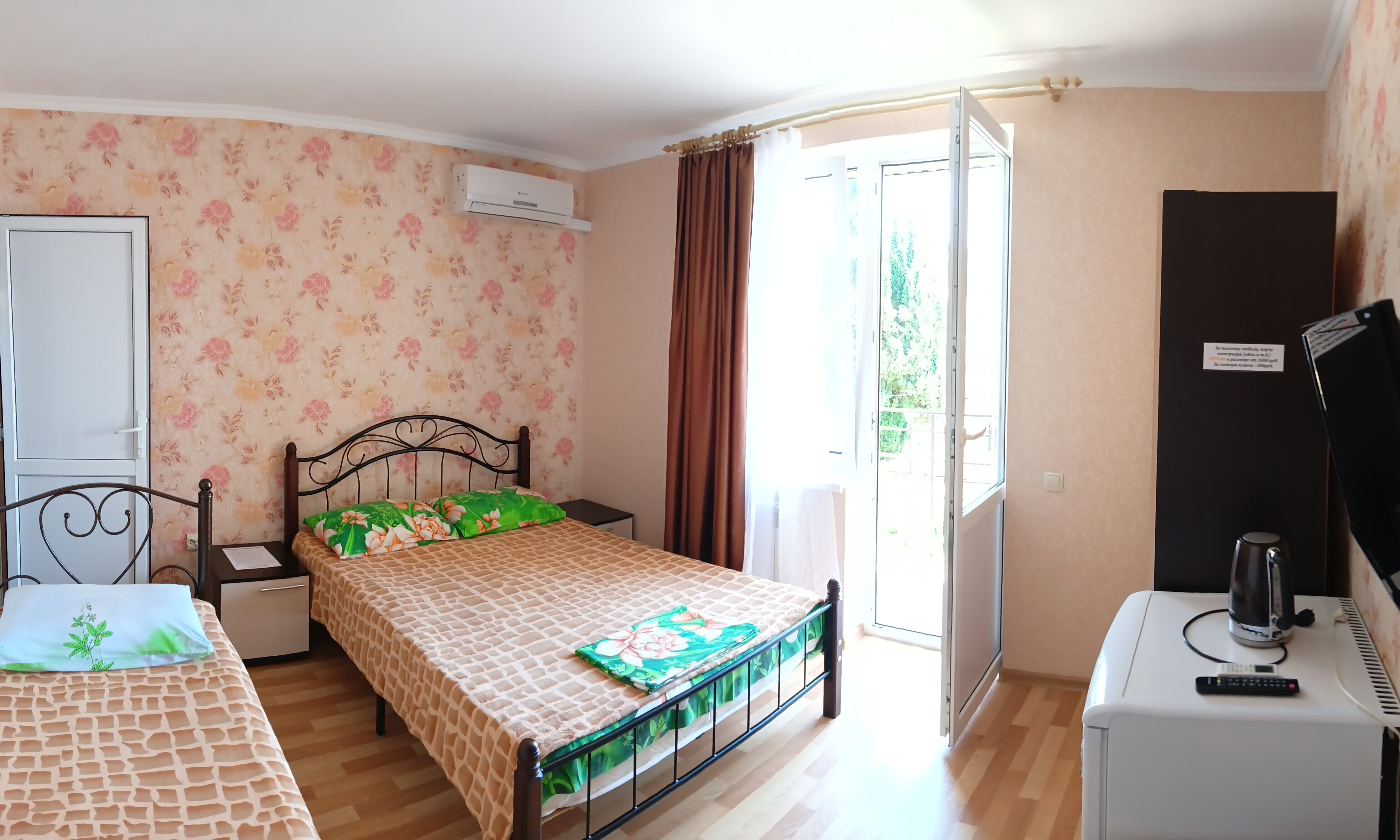 Трехместный номер с балконом