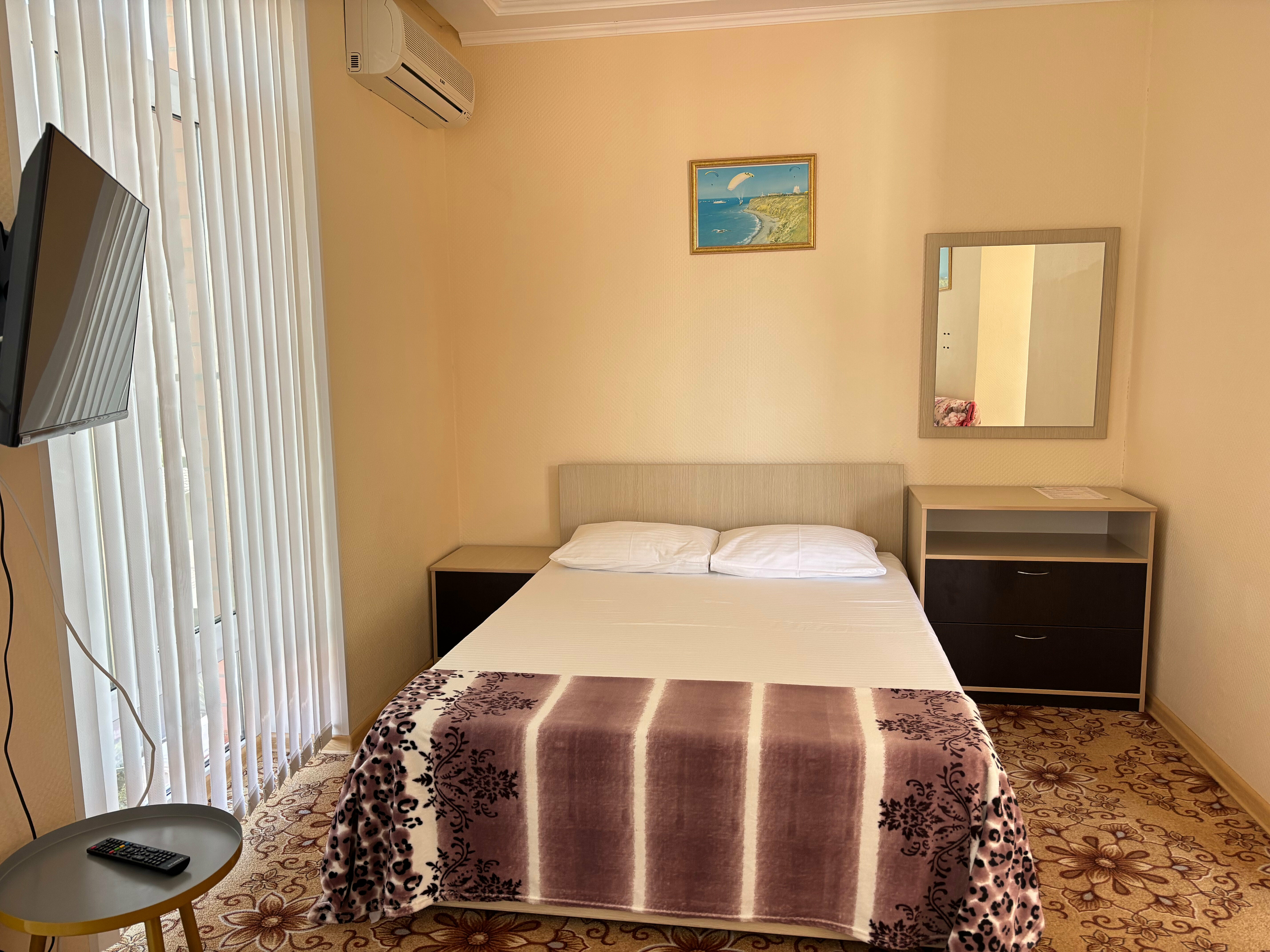 Номер на 2-3 гостя, двуспальная кровать, балкон, вид на сад, с удобствами