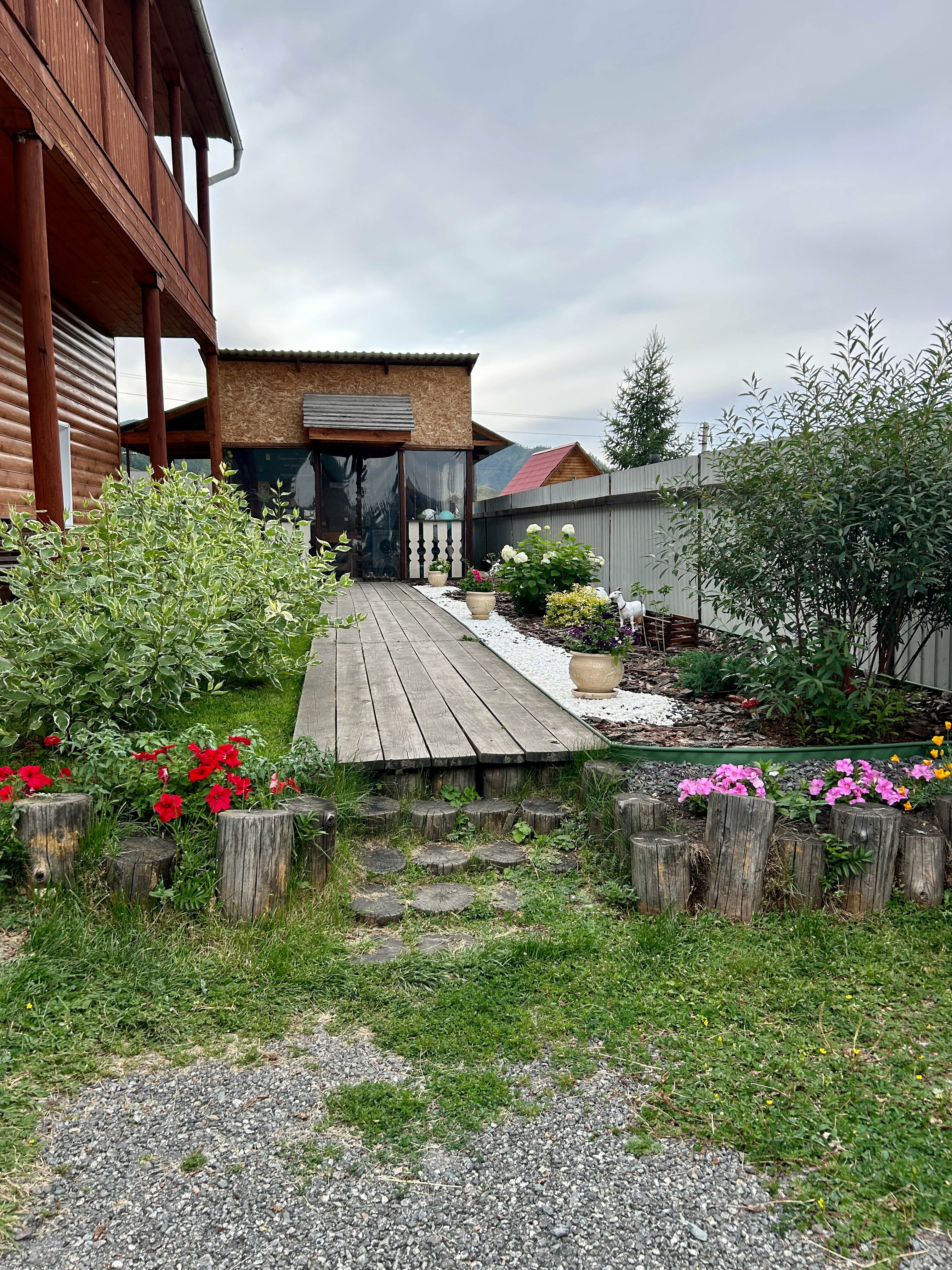 Четырехместный номер с видом на сад