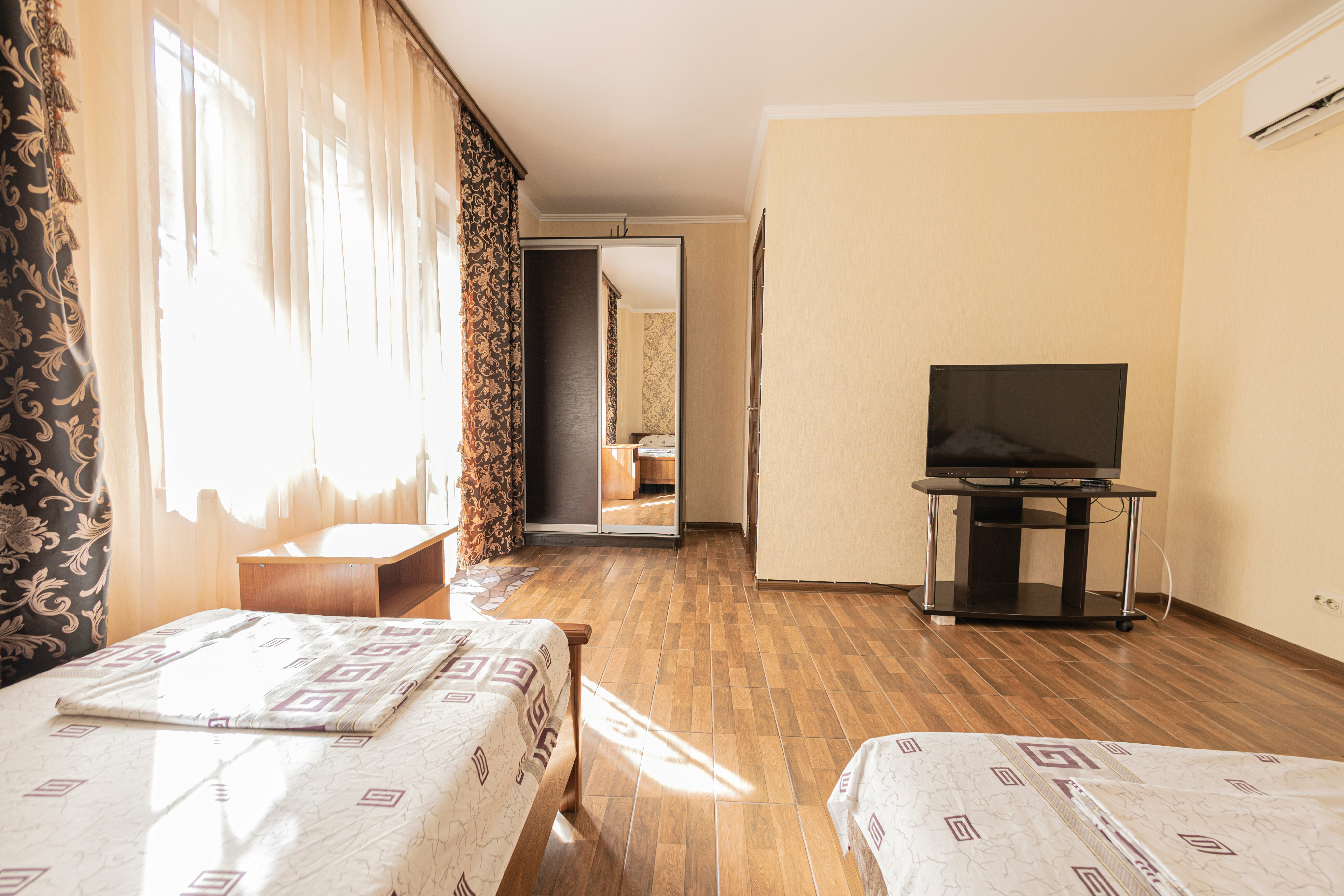 Трехместный номер с собственной ванной комнатой