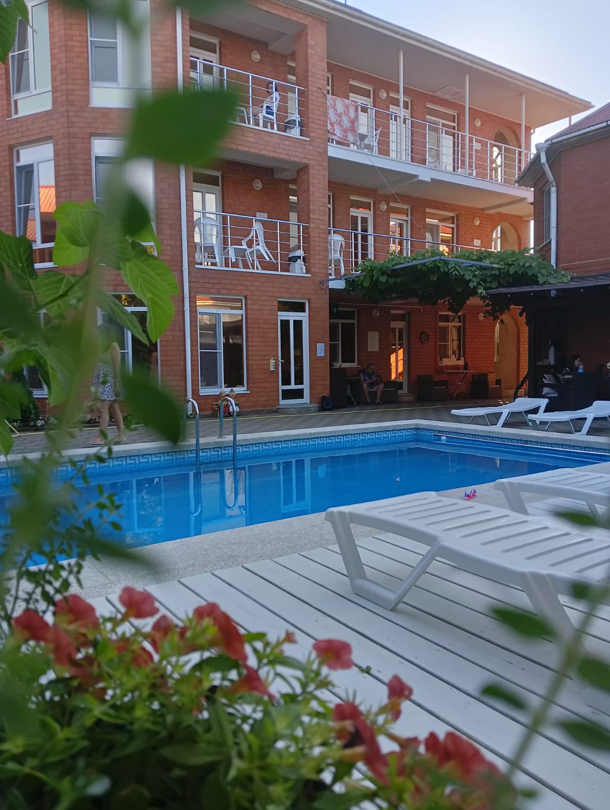 Номер на 2-3 гостя, двуспальная кровать, балкон, вид на сад, с удобствами