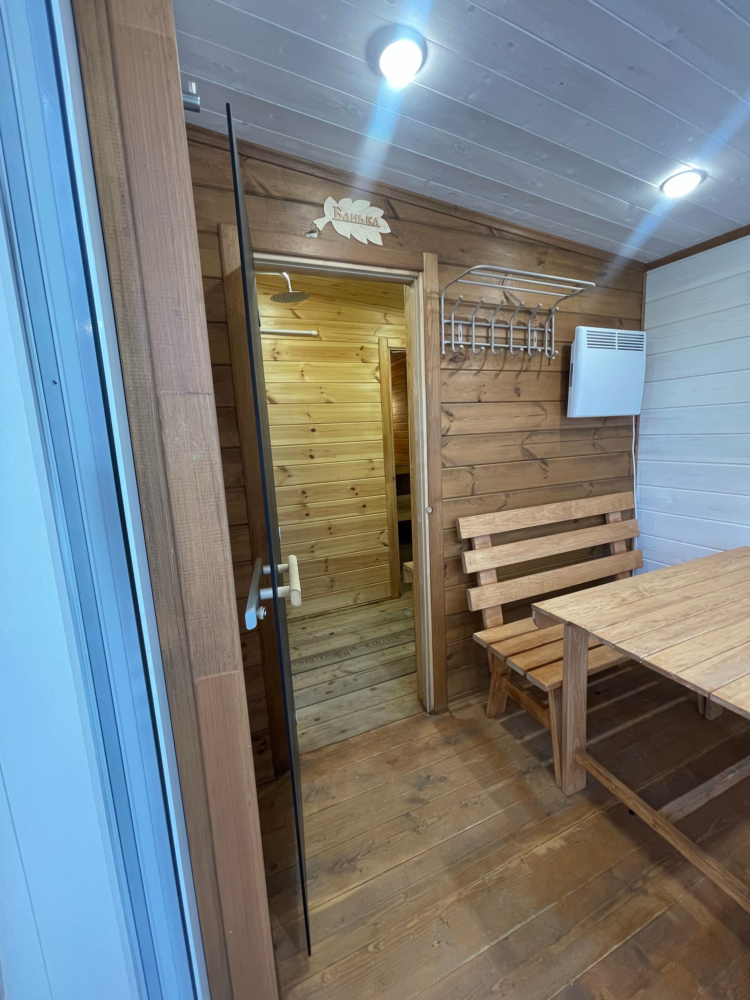 Семейный номер с видом на озеро