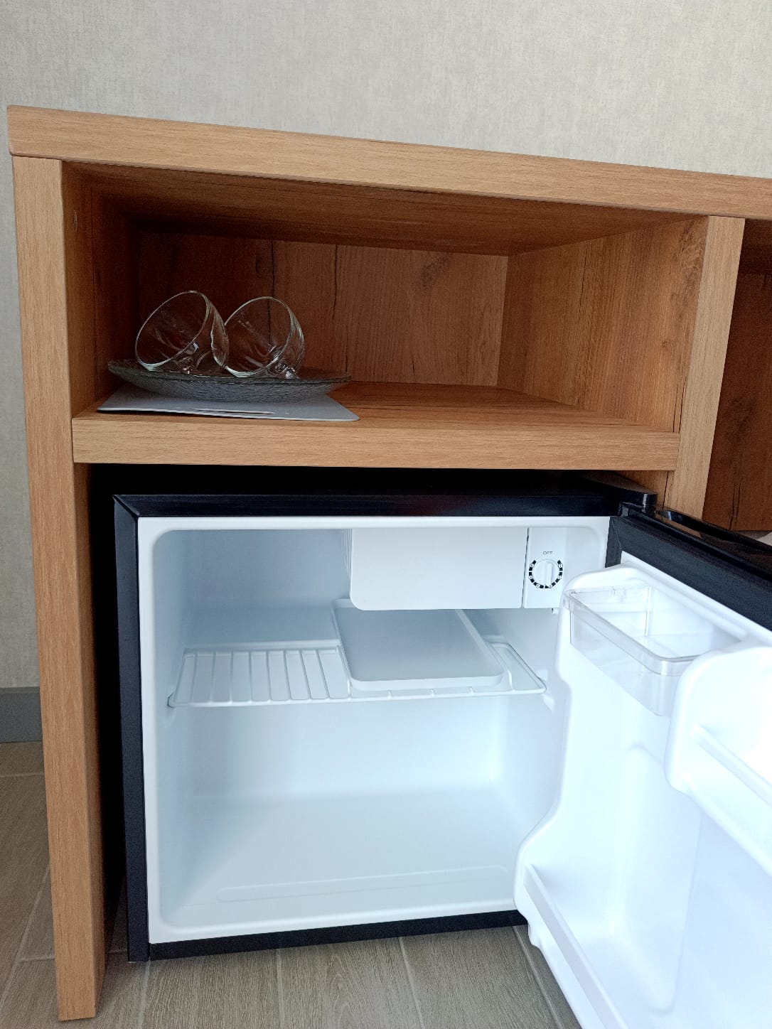 Трехместный номер с балконом с видом на улицу