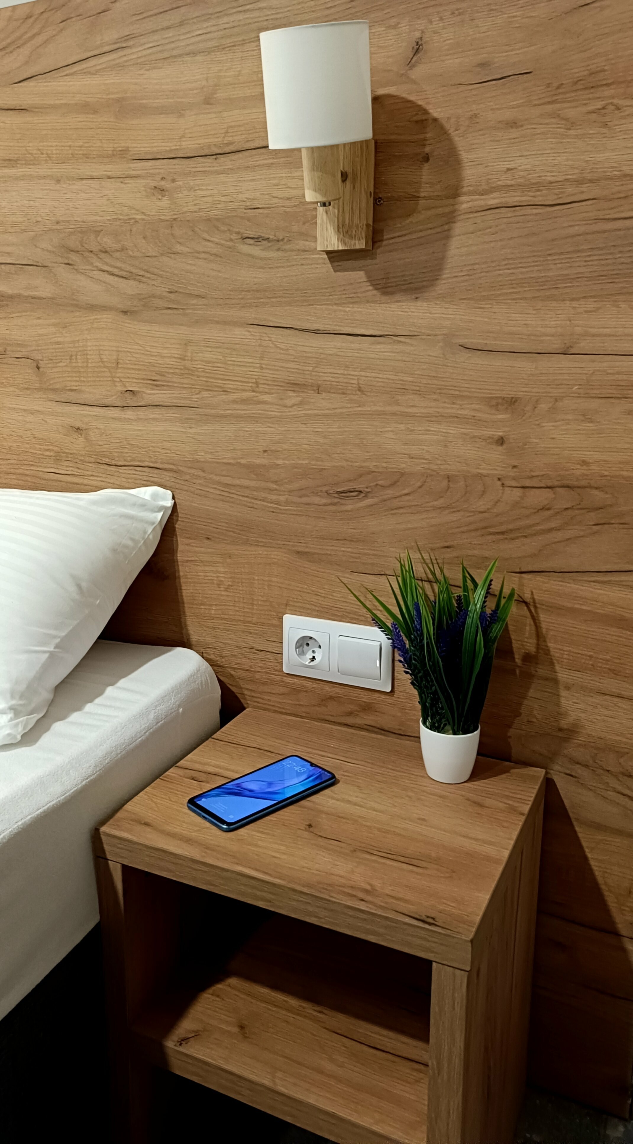 Трехместный номер с балконом с видом на улицу