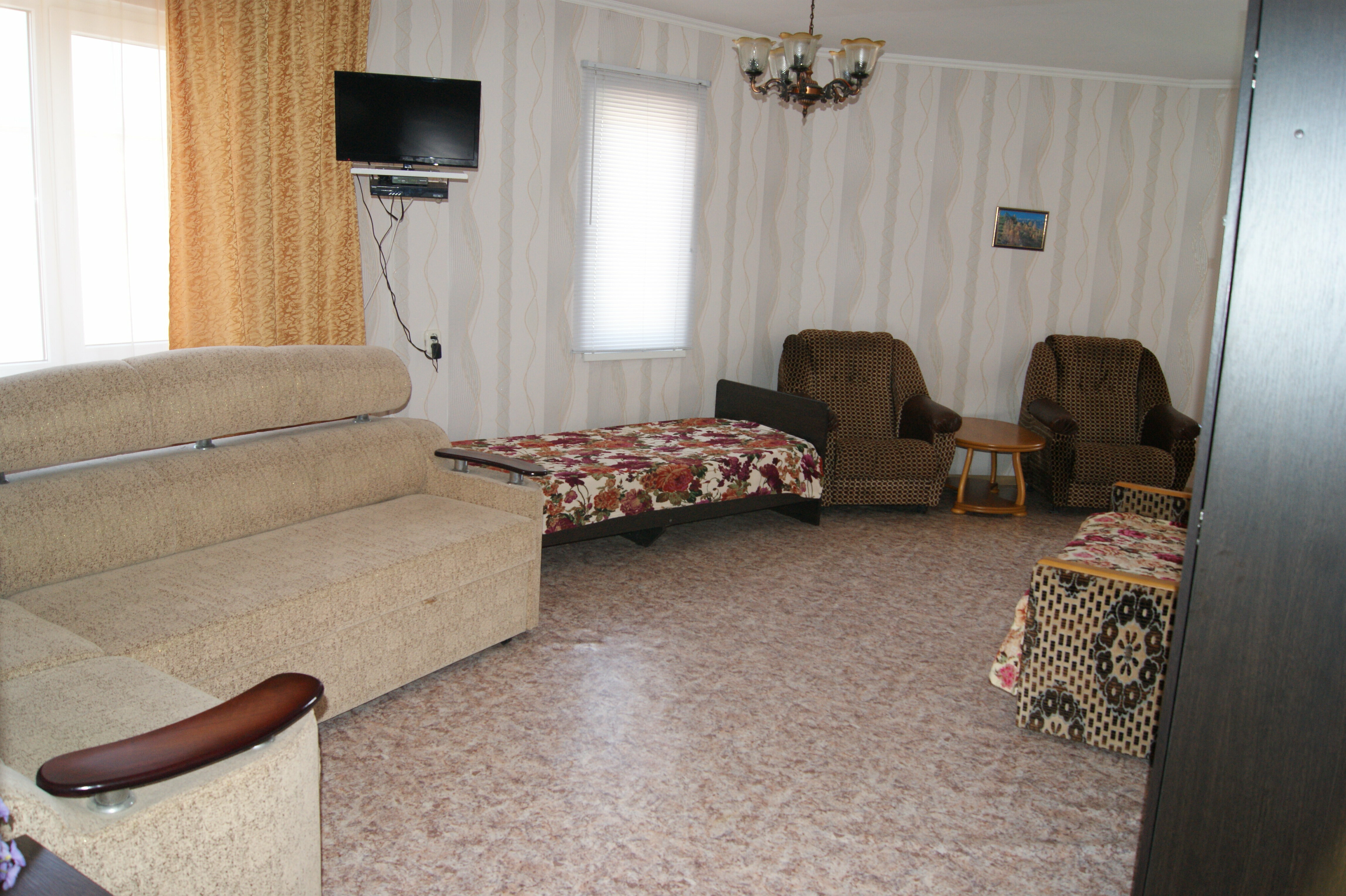 Пятиместный номер со своей кухней