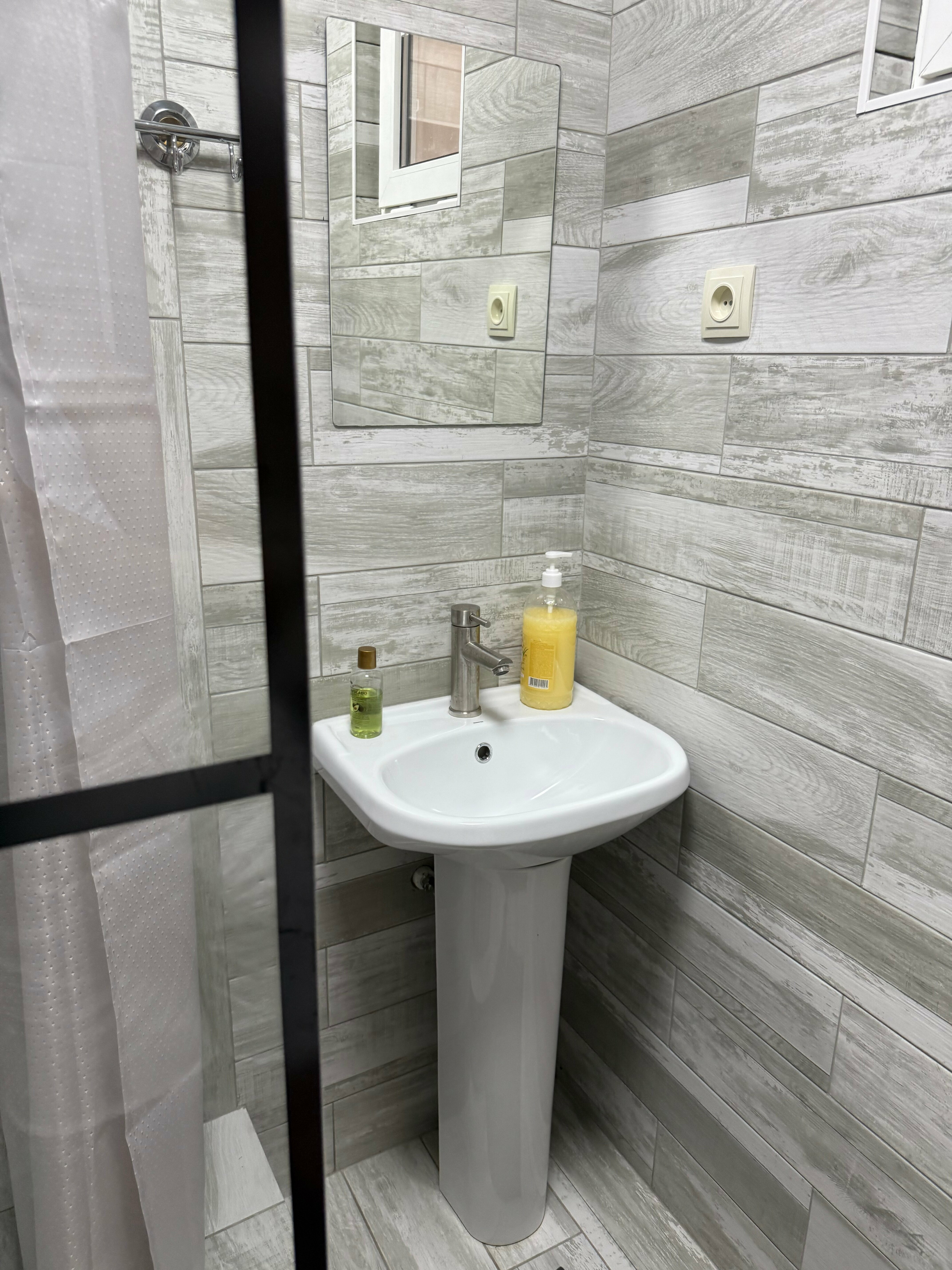 Четырехместный номер с душем