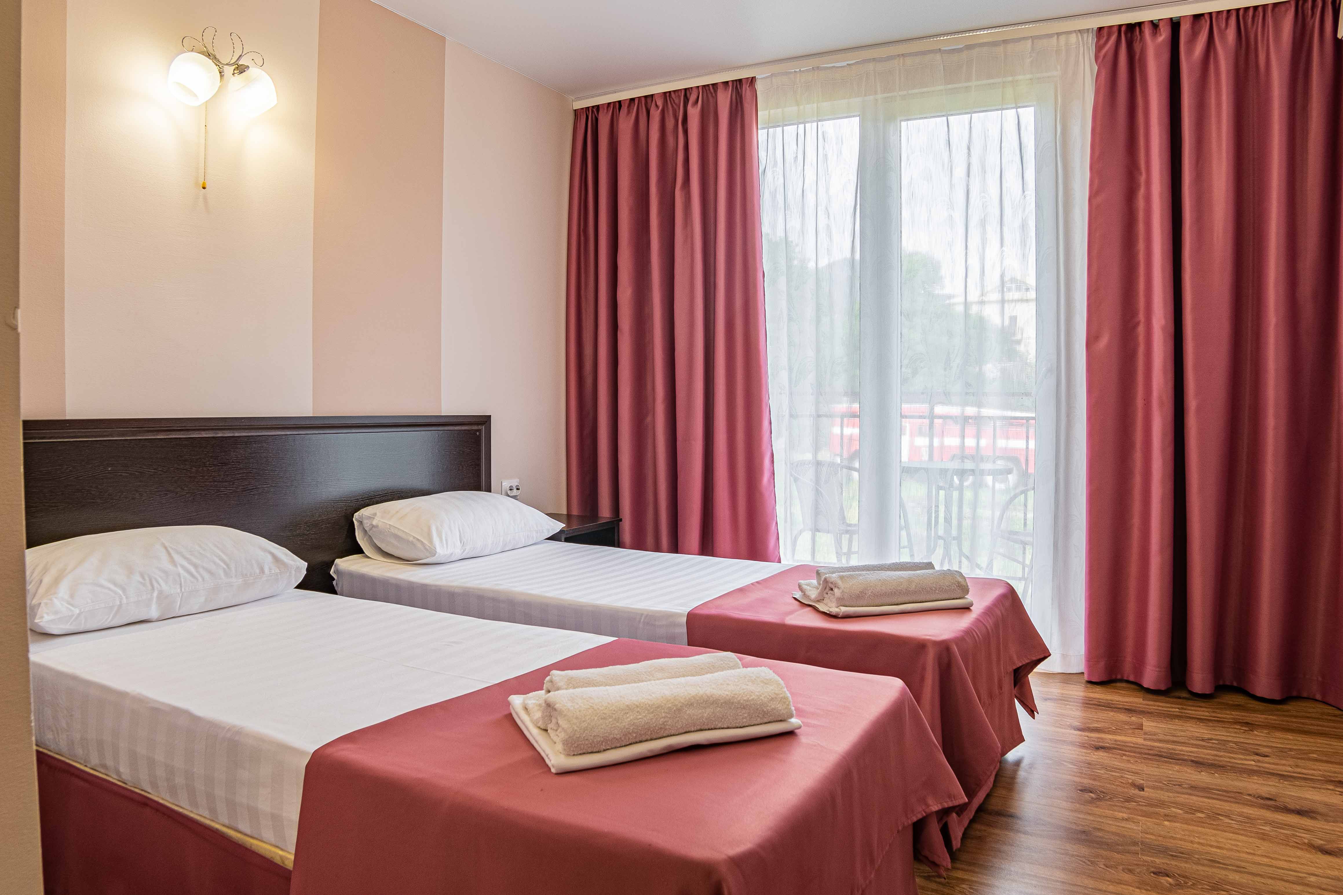 Стандартный двухместный номер с 1 кроватью или 2 отдельными кроватями и балконом