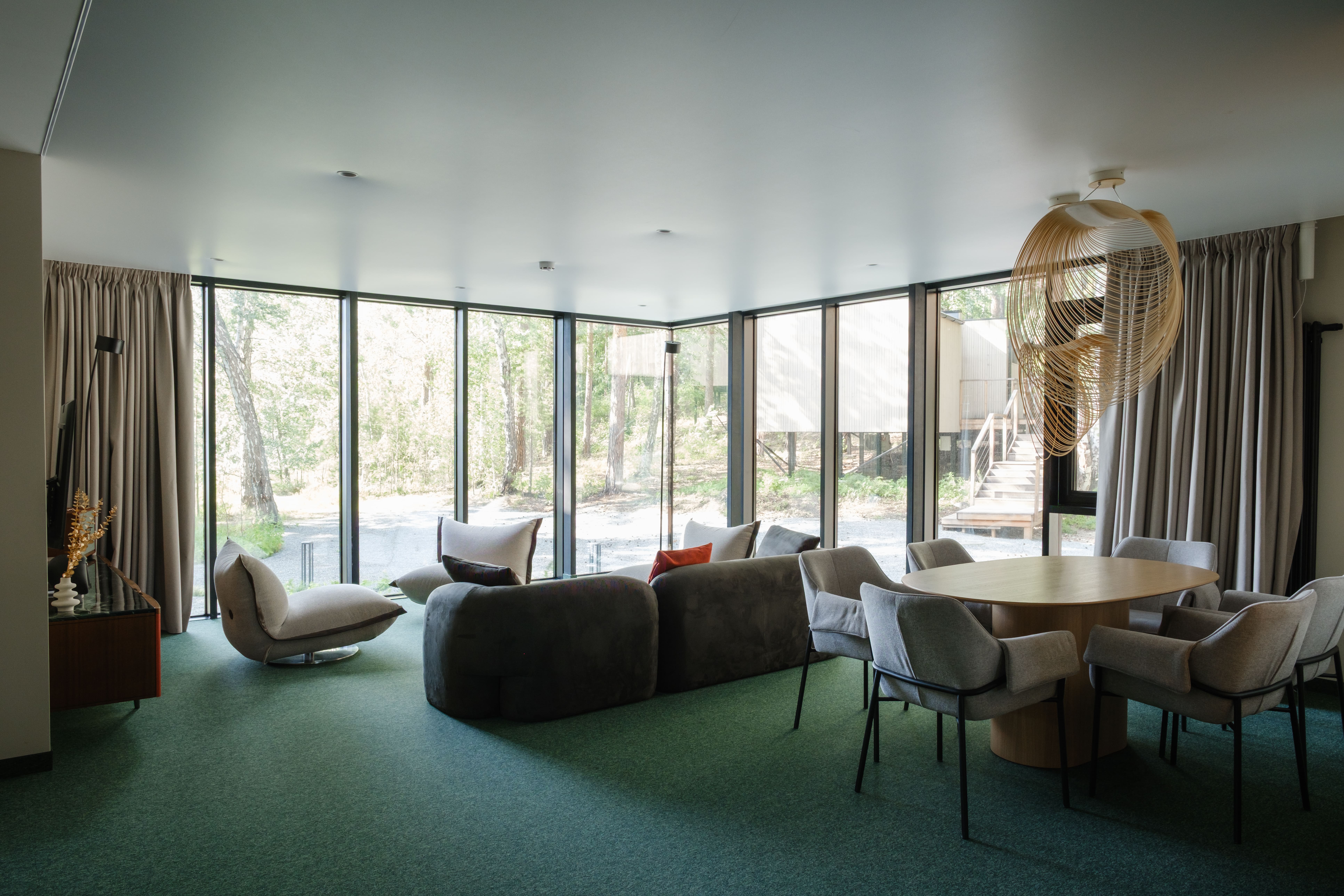 Вилла с тремя спальнями и видом на озеро