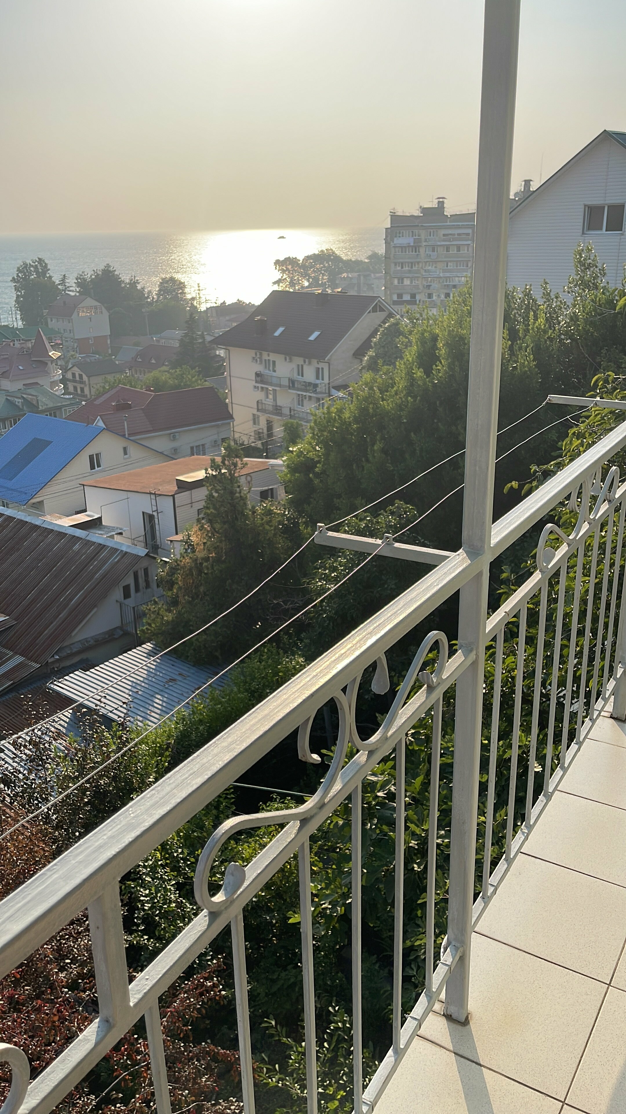 2 комнатный номер с балконом, видом на море, собственной ванной комнатой