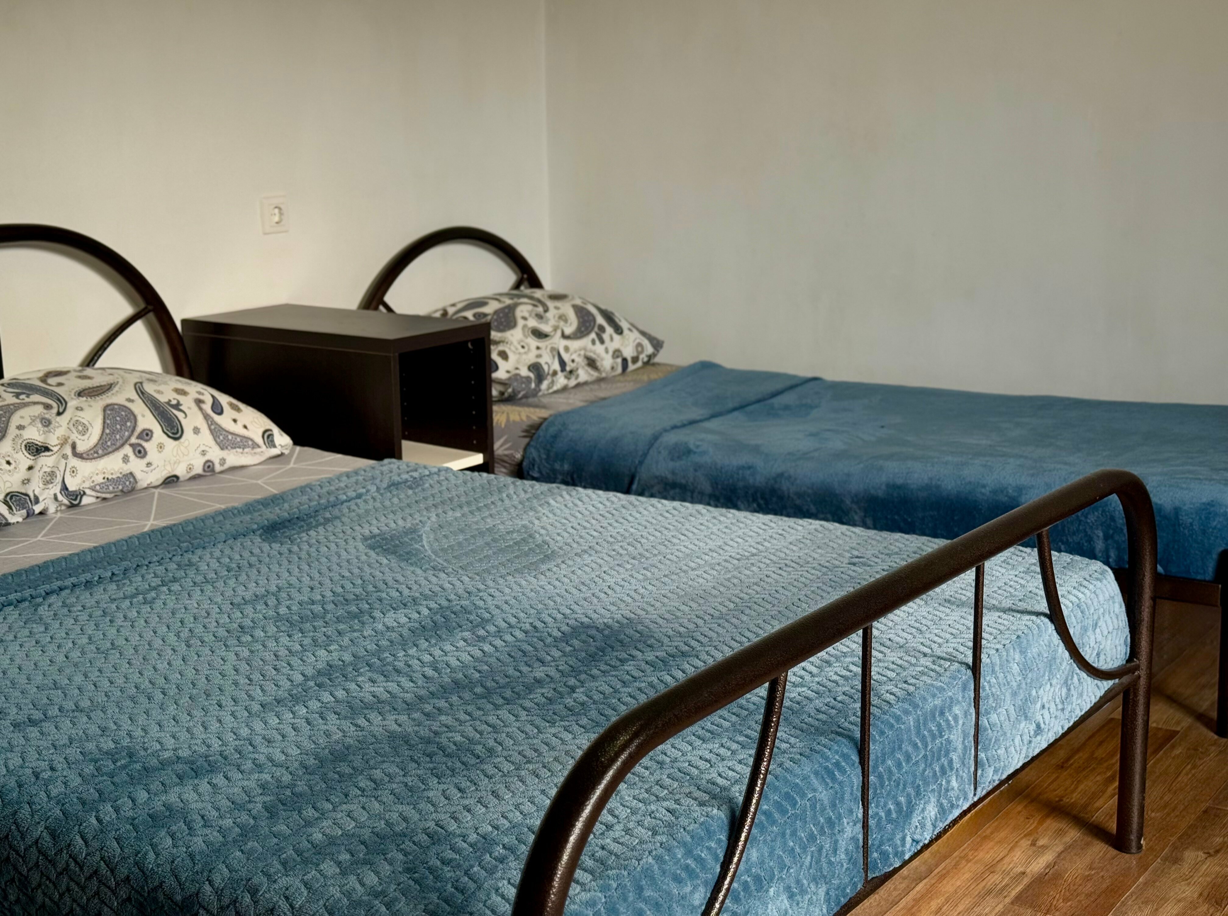 Трехместный номер «Комфорт» с душем