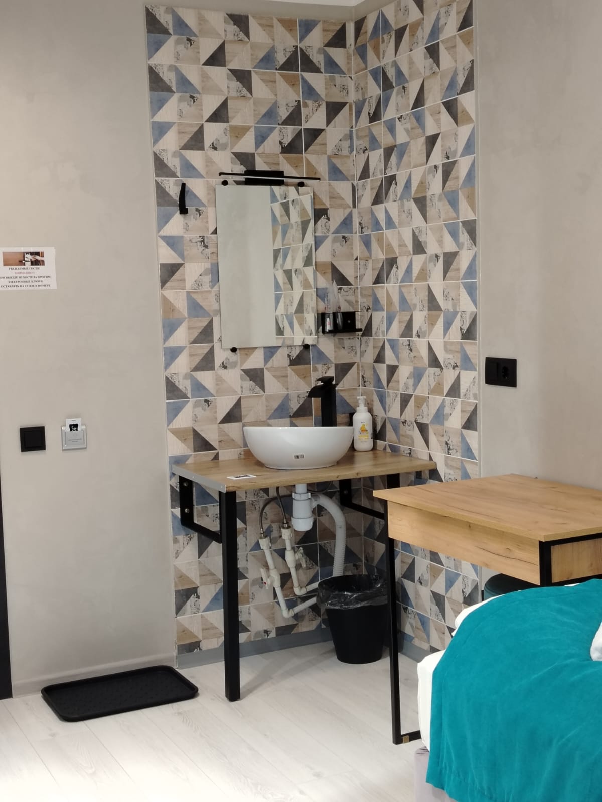 Односпальная кровать в общем номере