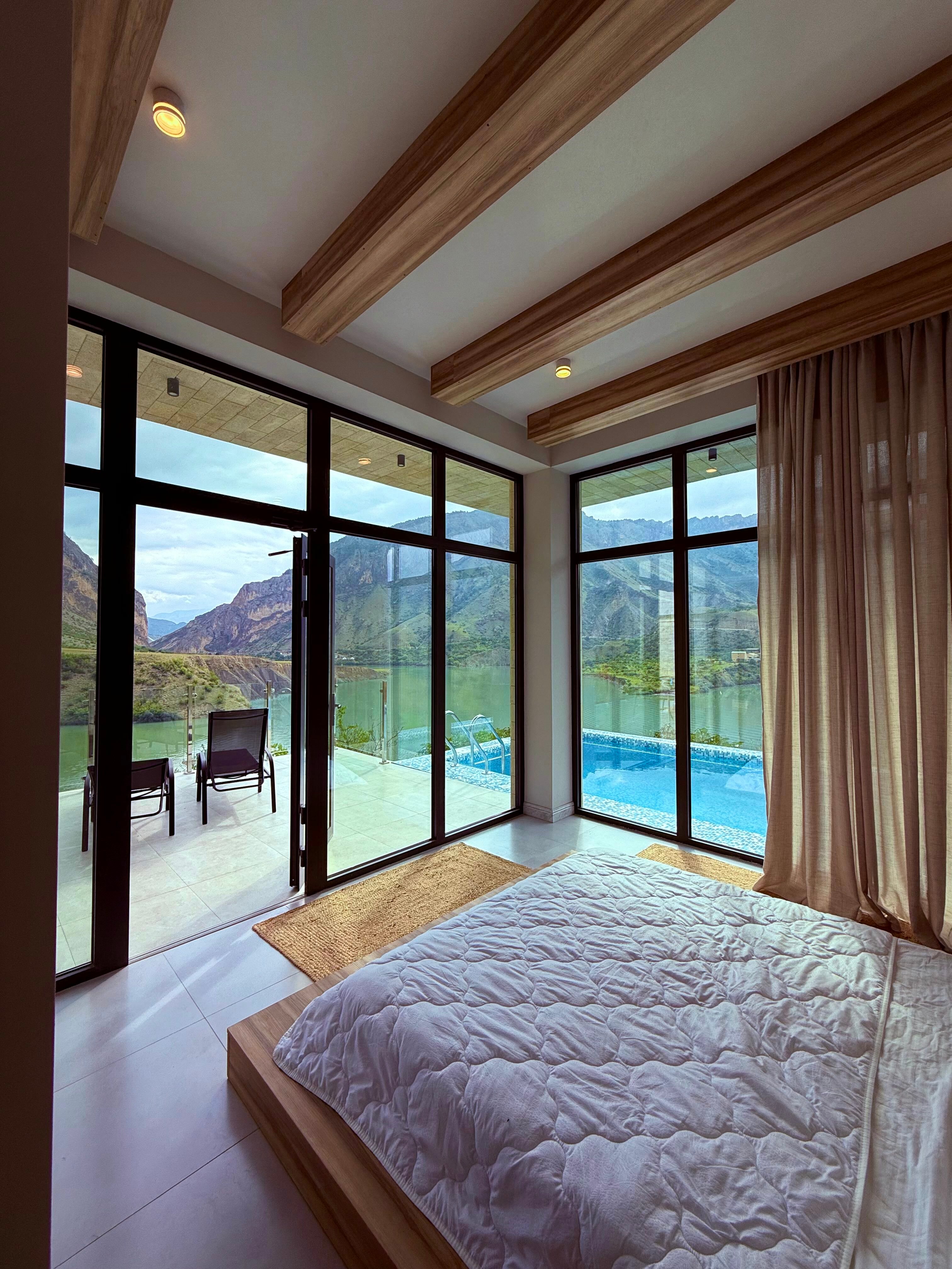 Гостевой дом Абрикос с бассейном. Внимание! Комплекс находится не на территории! Удаленность - 40 мин езды. Завтрак не включен!