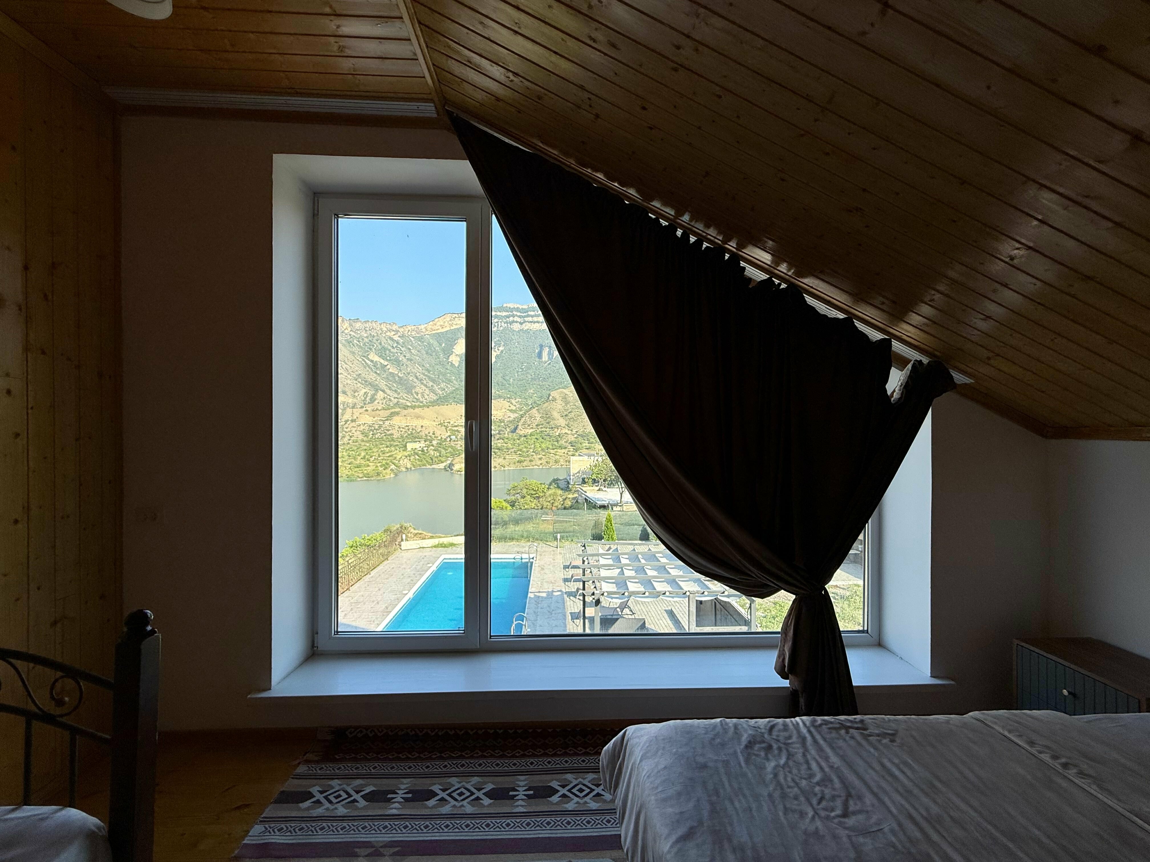 Гостевой дом Голхин с бассейном. Внимание! Комплекс находится не на территории! Удаленность - 40 мин езды. Завтрак не включен!