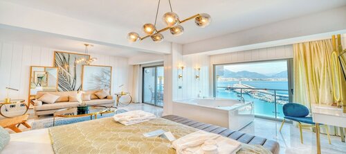 Deluxe King Room with Jacuzzi Sea View в Нума Порт Отель