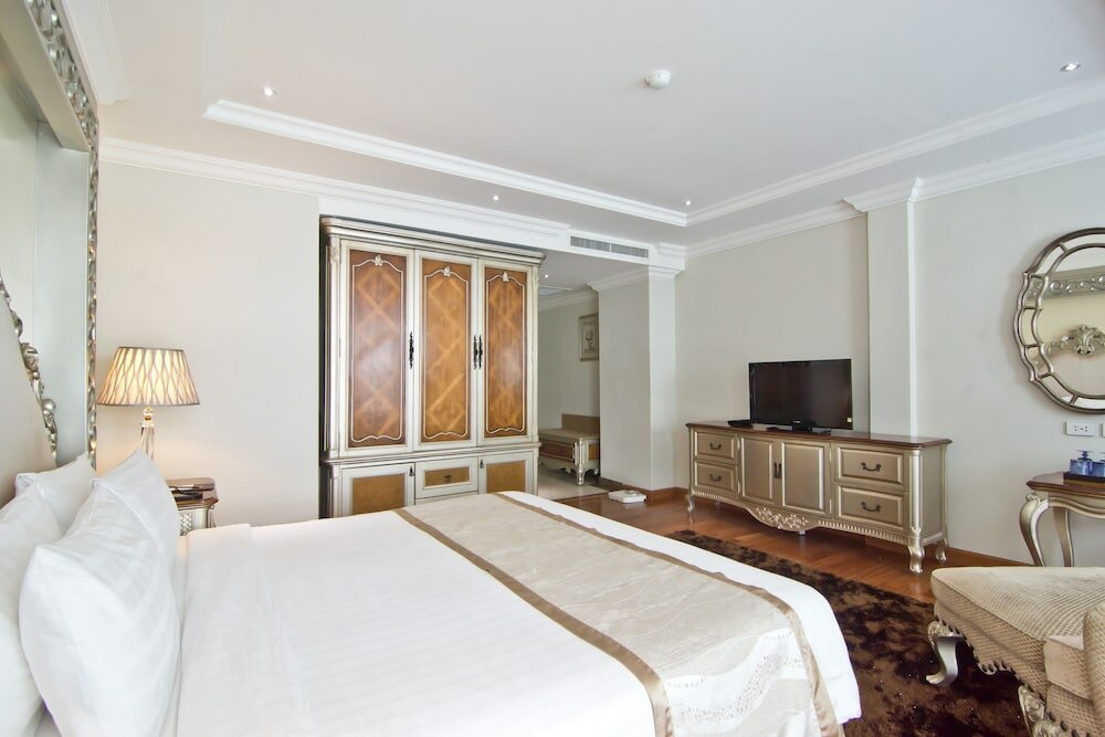 Superior Room, Jetted Tub, City View