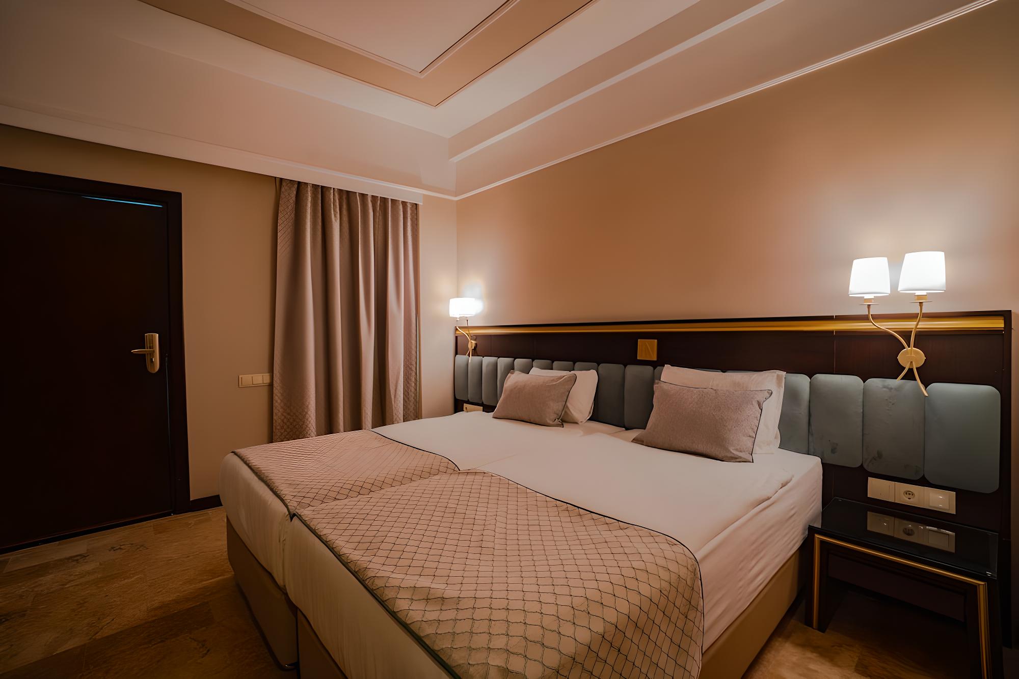 Family Room, 2 Bedrooms