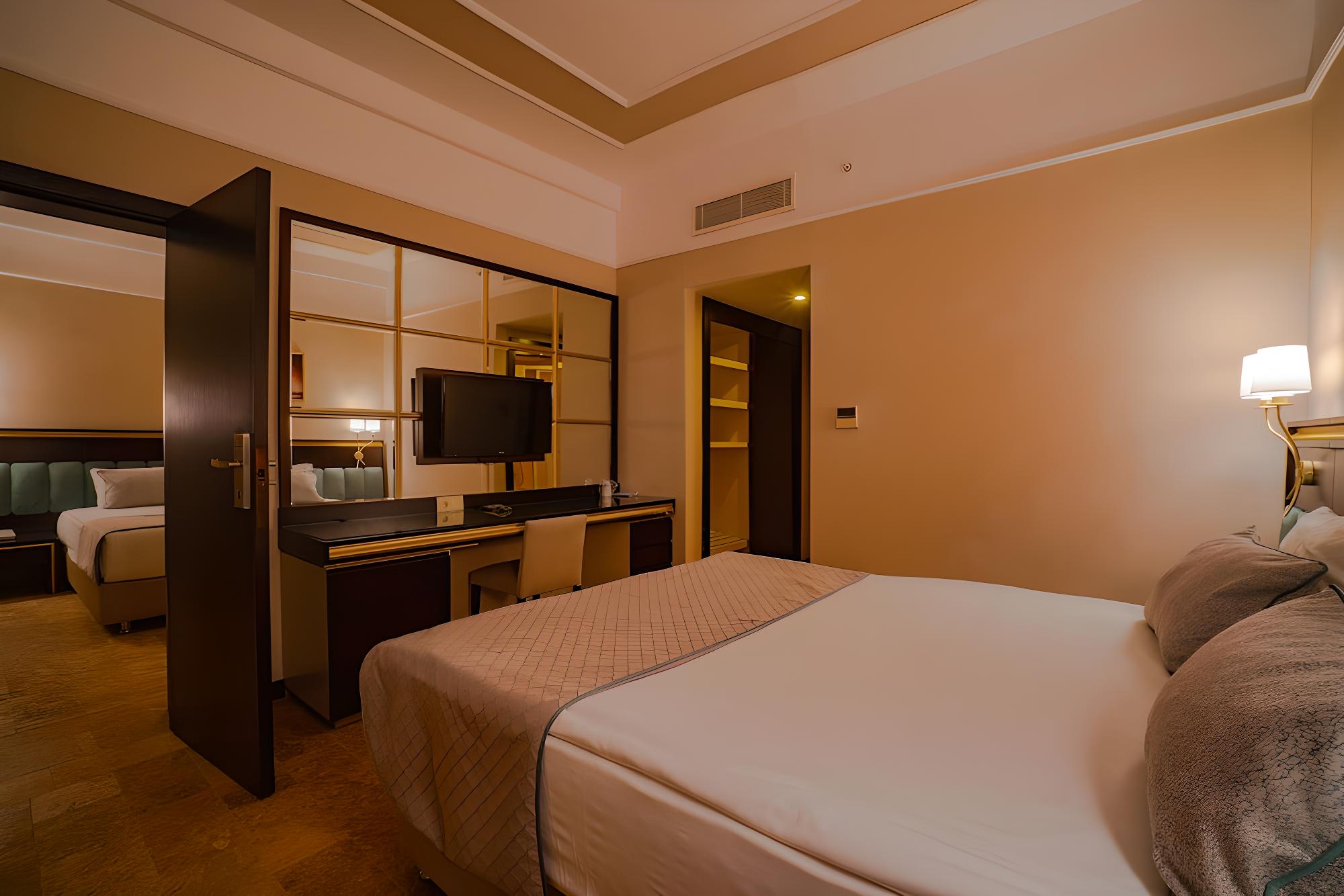 Family Room, 2 Bedrooms