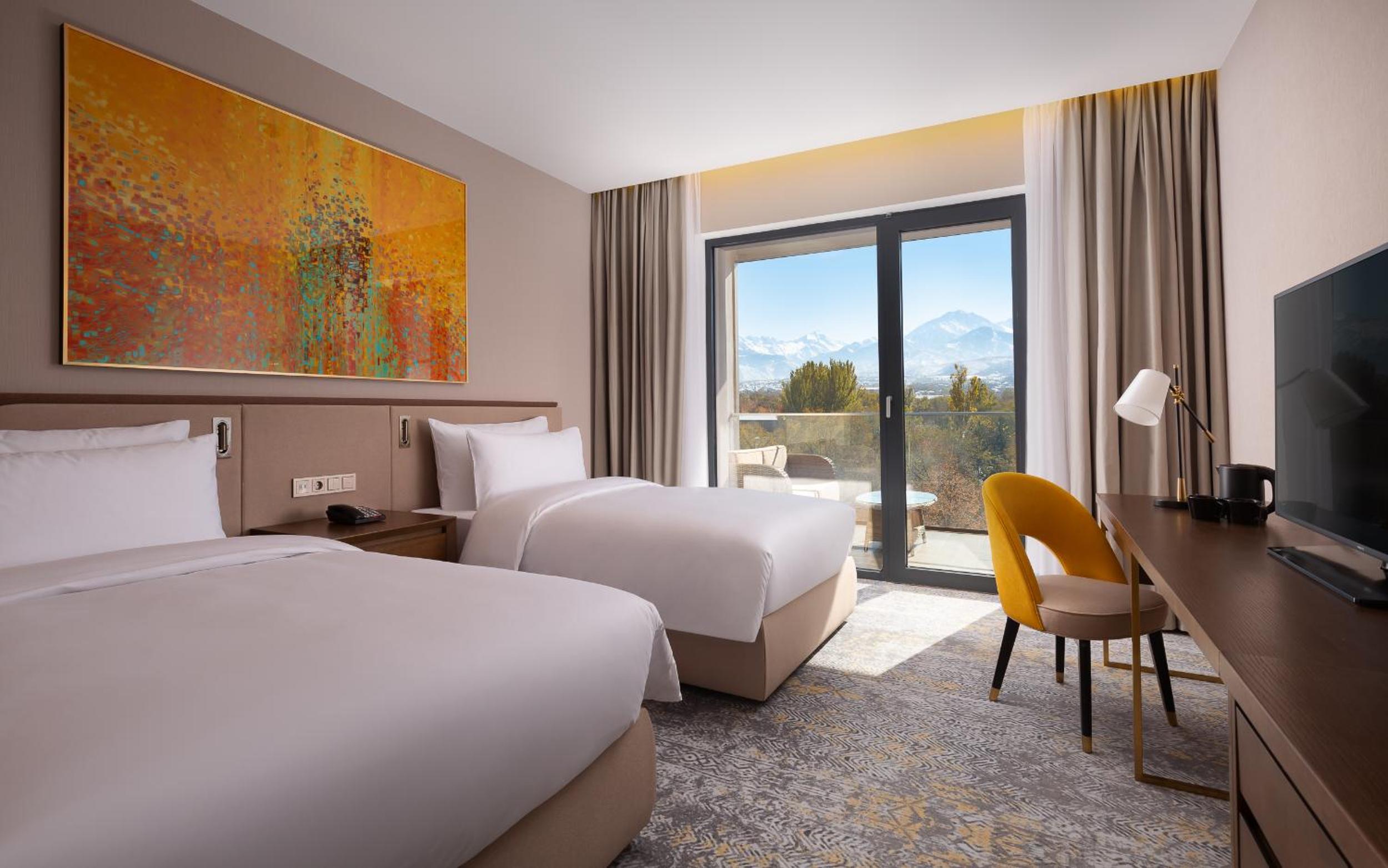 Classic Twin Room with Mountain View