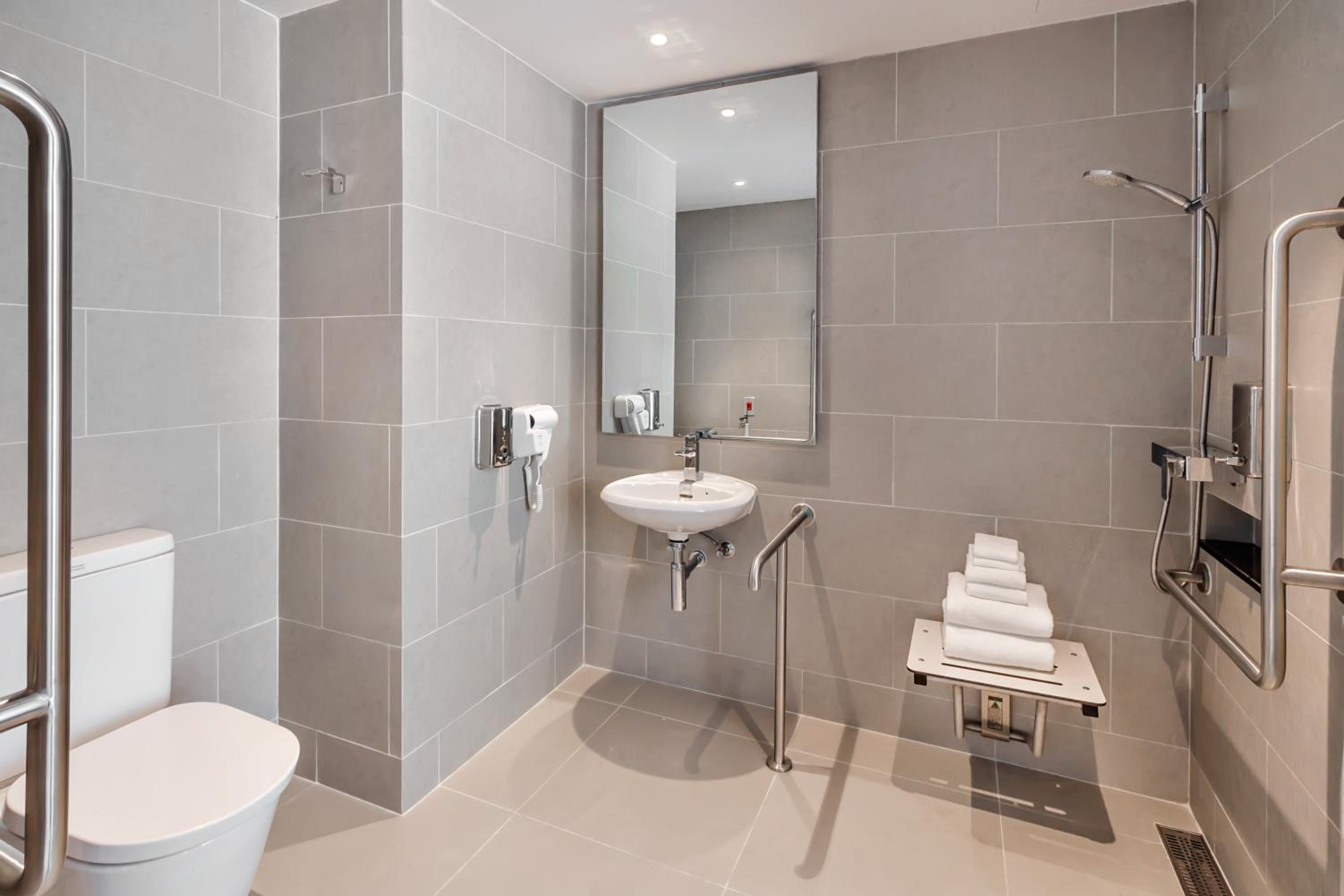 Standard Queen Room - Accessible with Free Breakfast