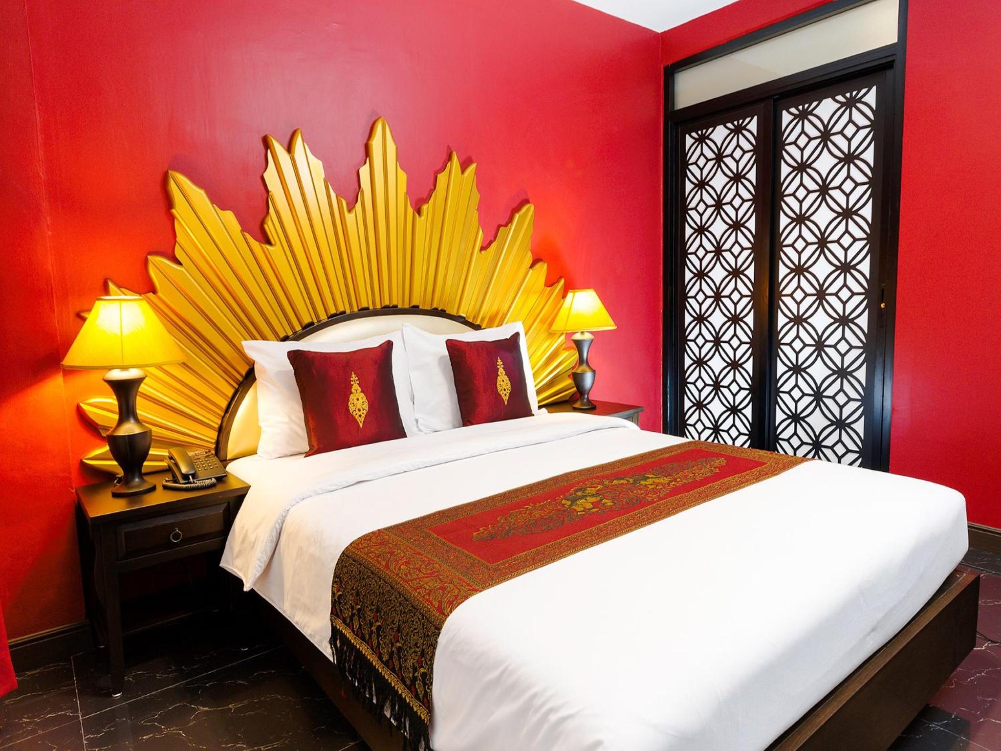 Scarlet Double Room