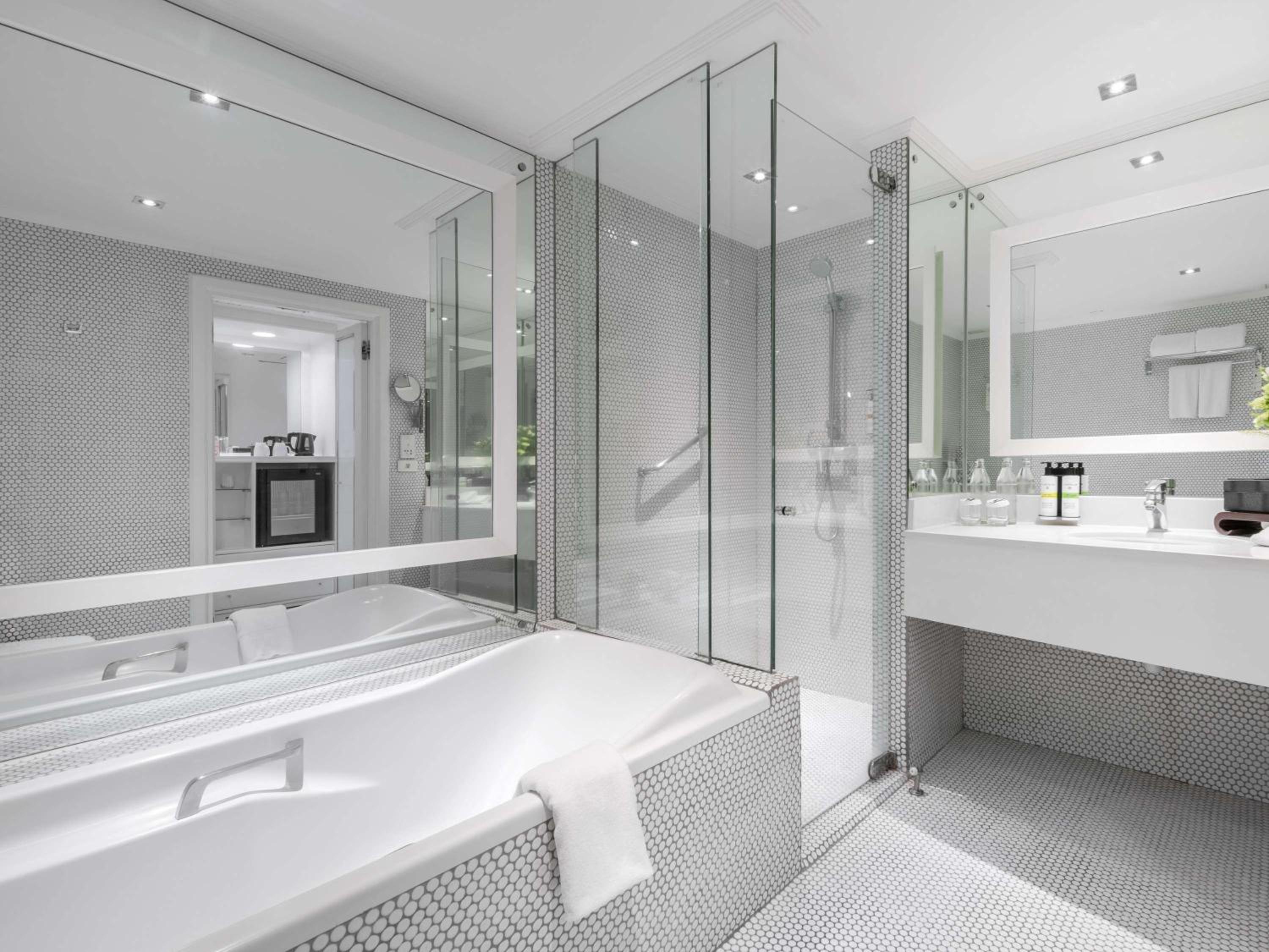 G Club Room with Lounge Access and Double Bed