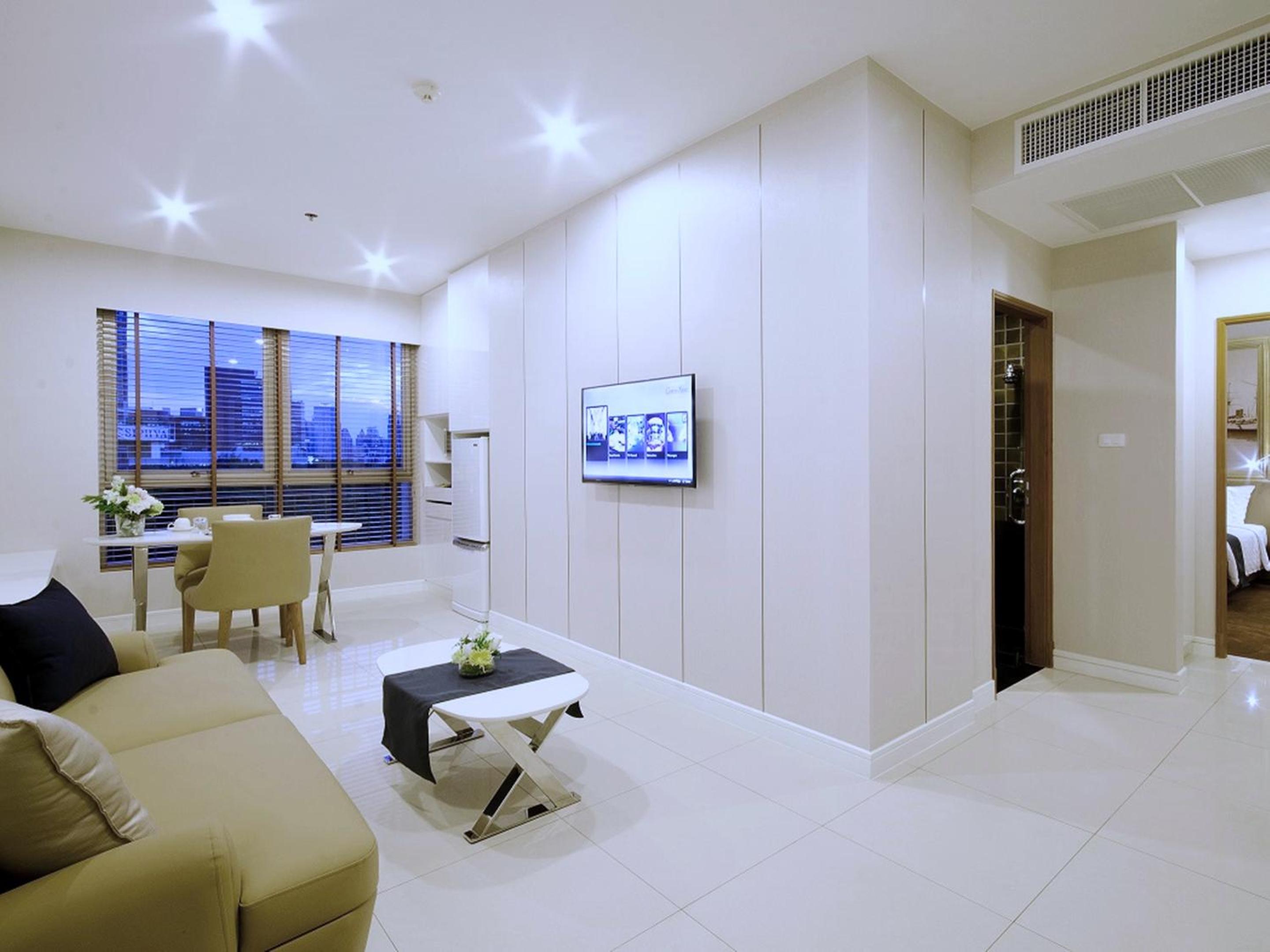 Junior Balcony Suite 