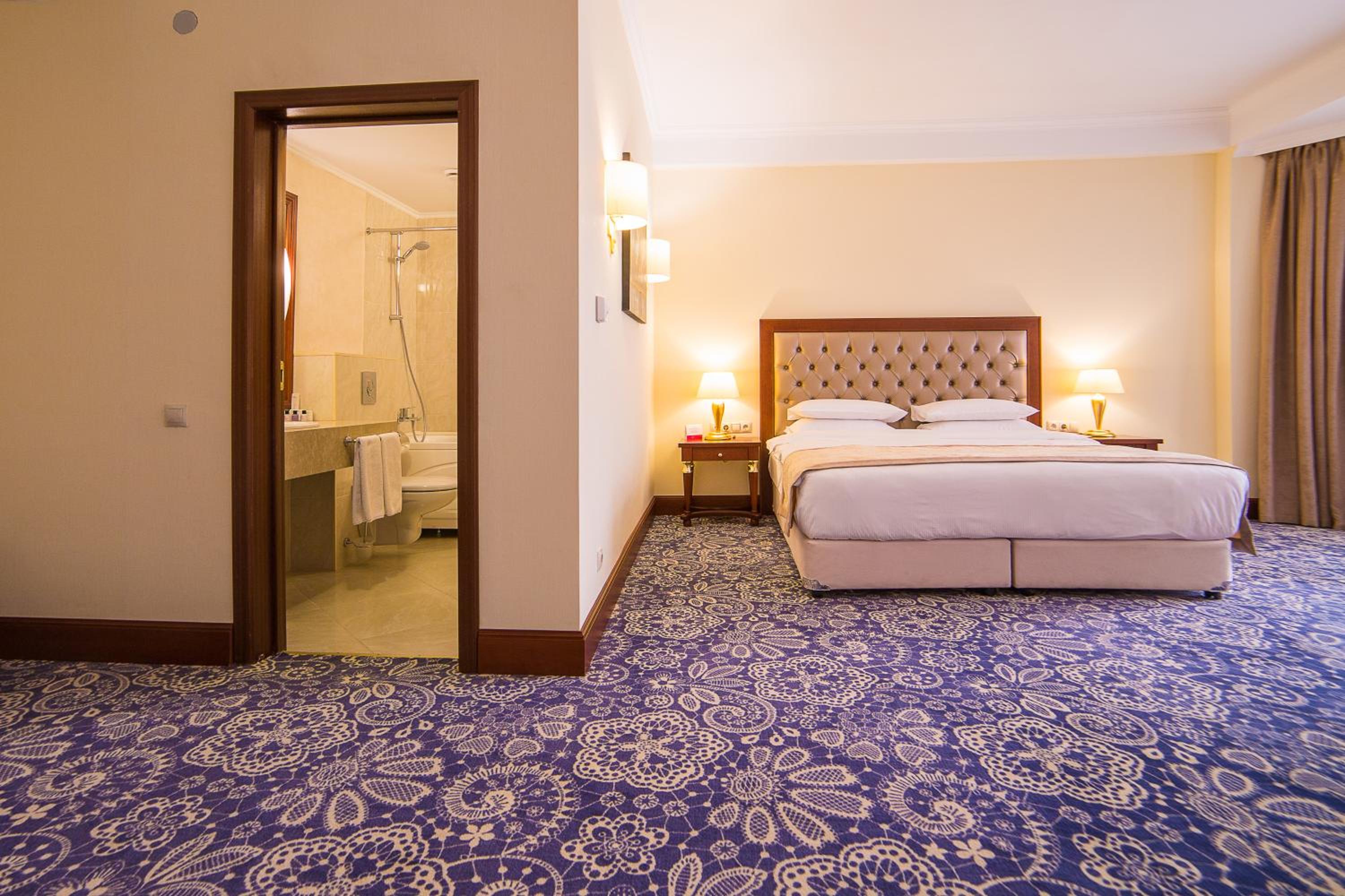 Superior King Room with City View - Non-Smoking