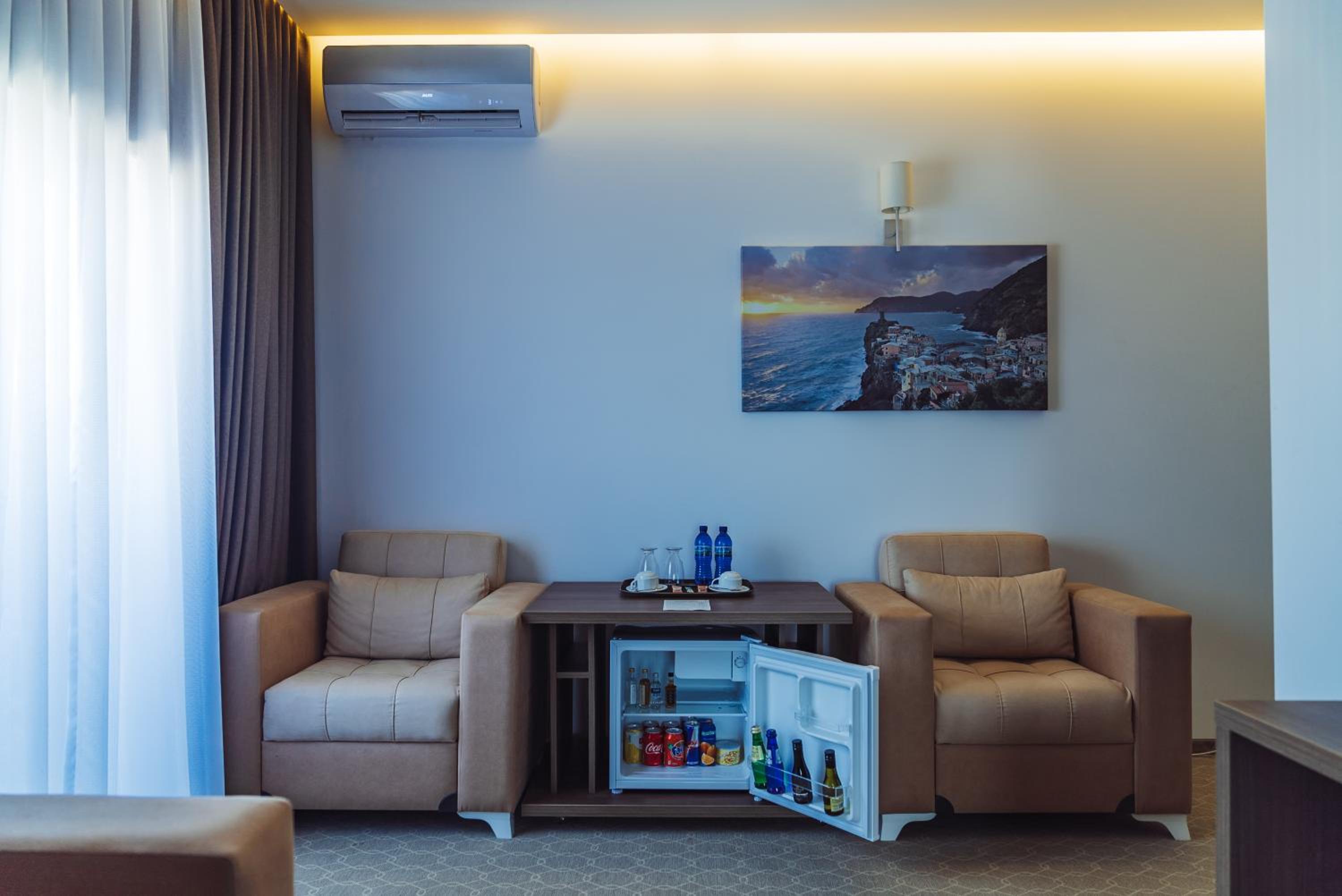 Deluxe Suite with Sea View