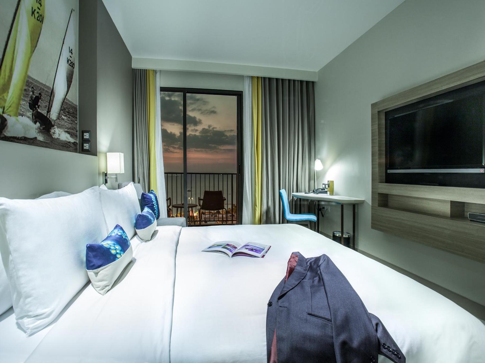 Deluxe King Room with Ocean View