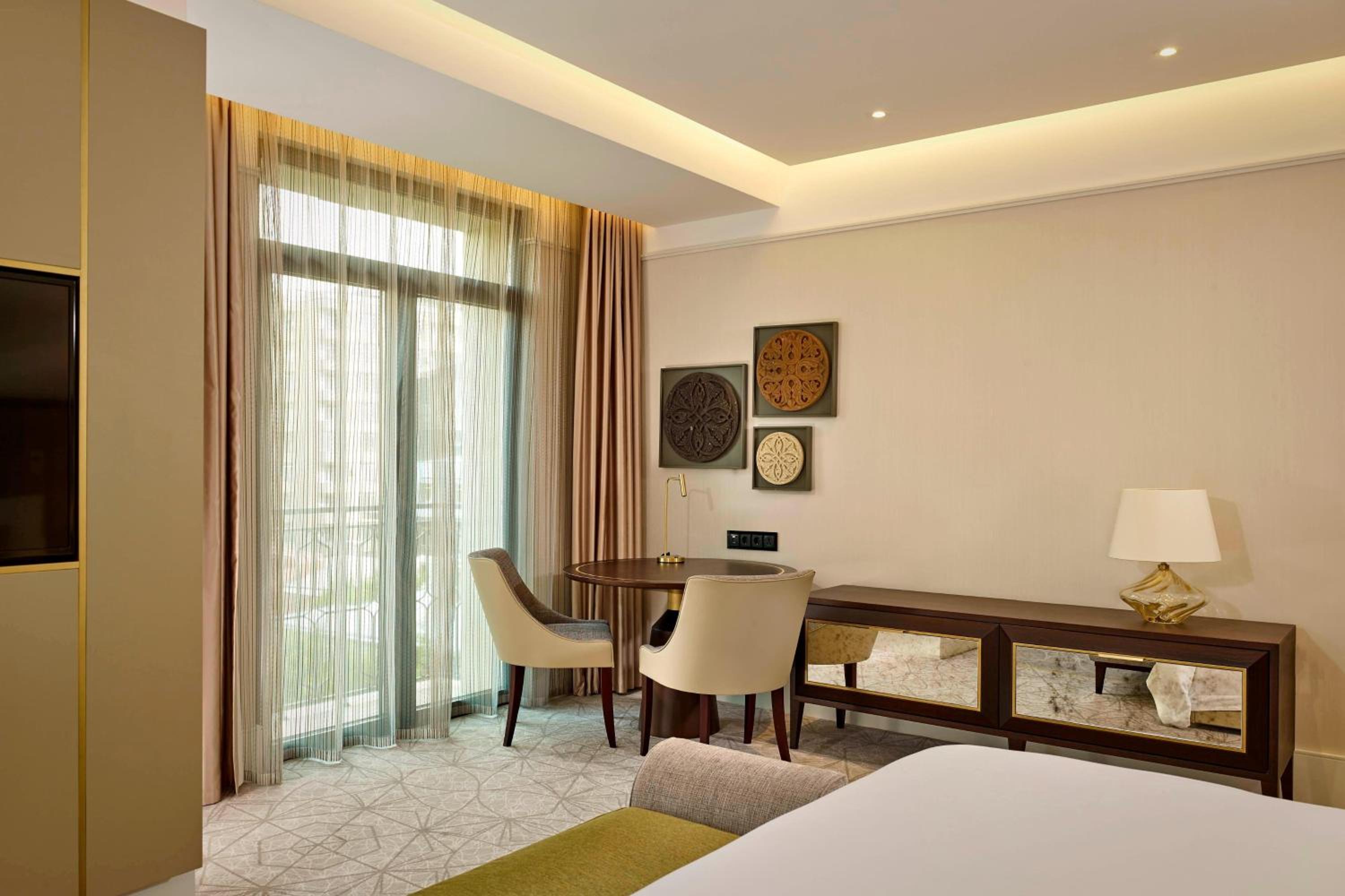 Grand Deluxe, Guest room, 1 Queen