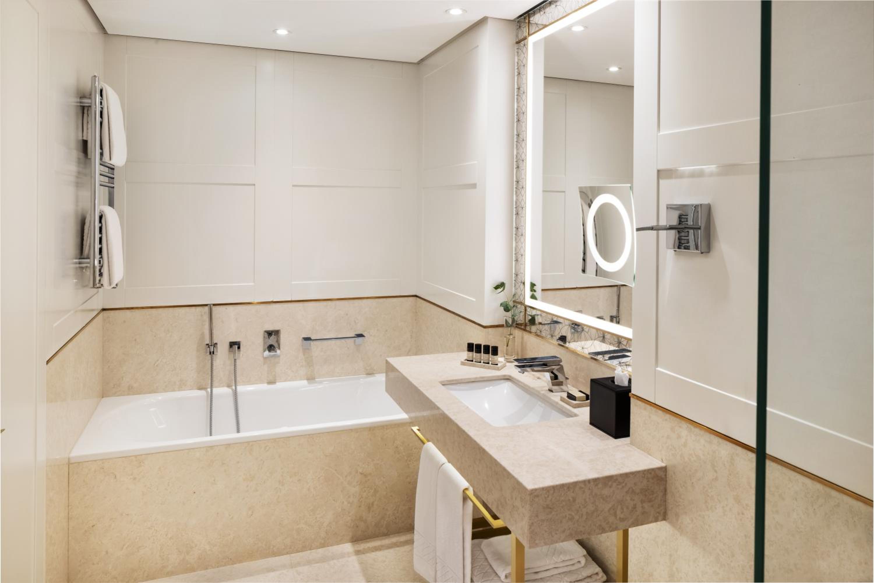 Superior, Guest room, 1 King