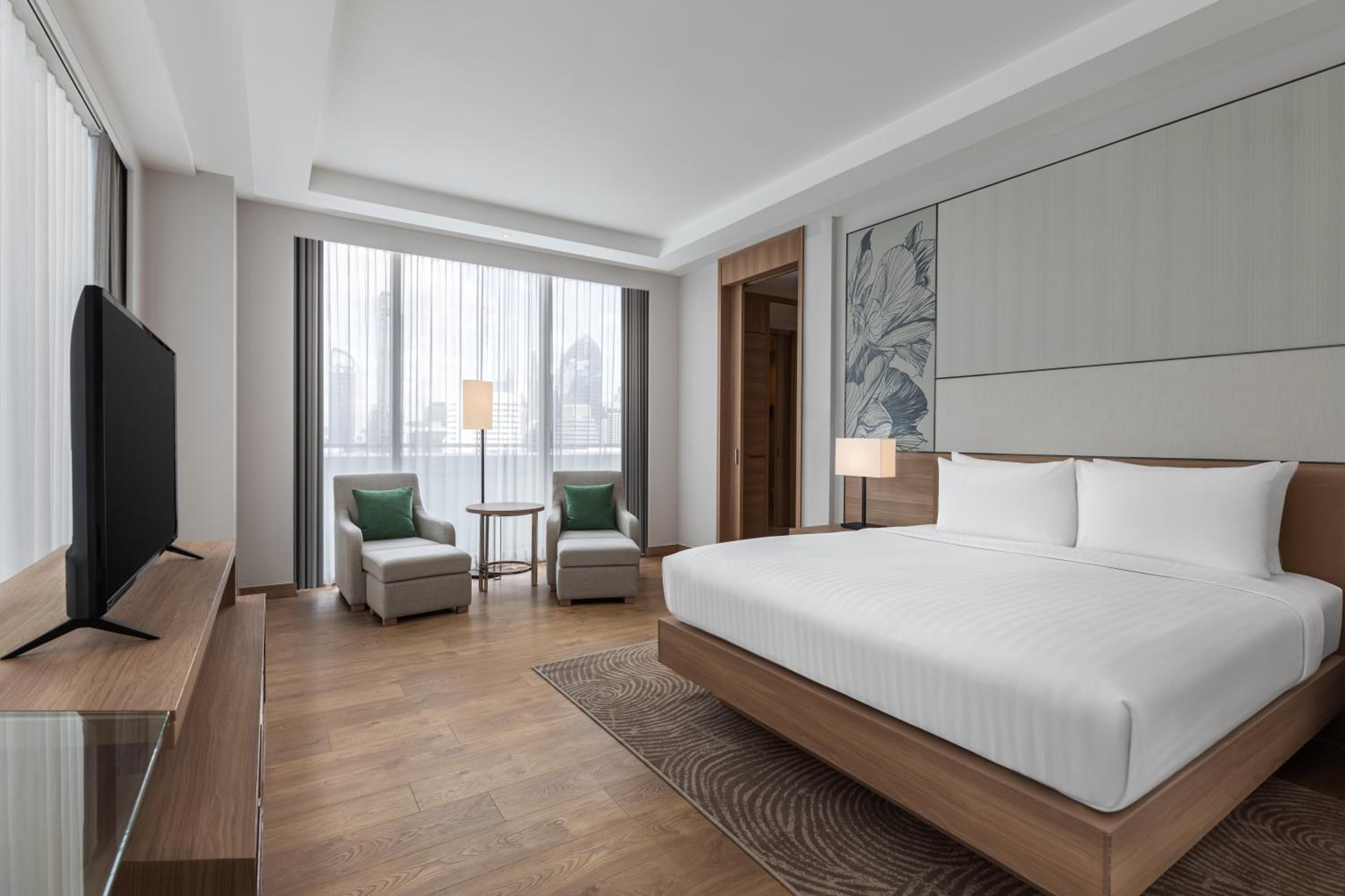 One-Bedroom Corner King Suite - Top Floor