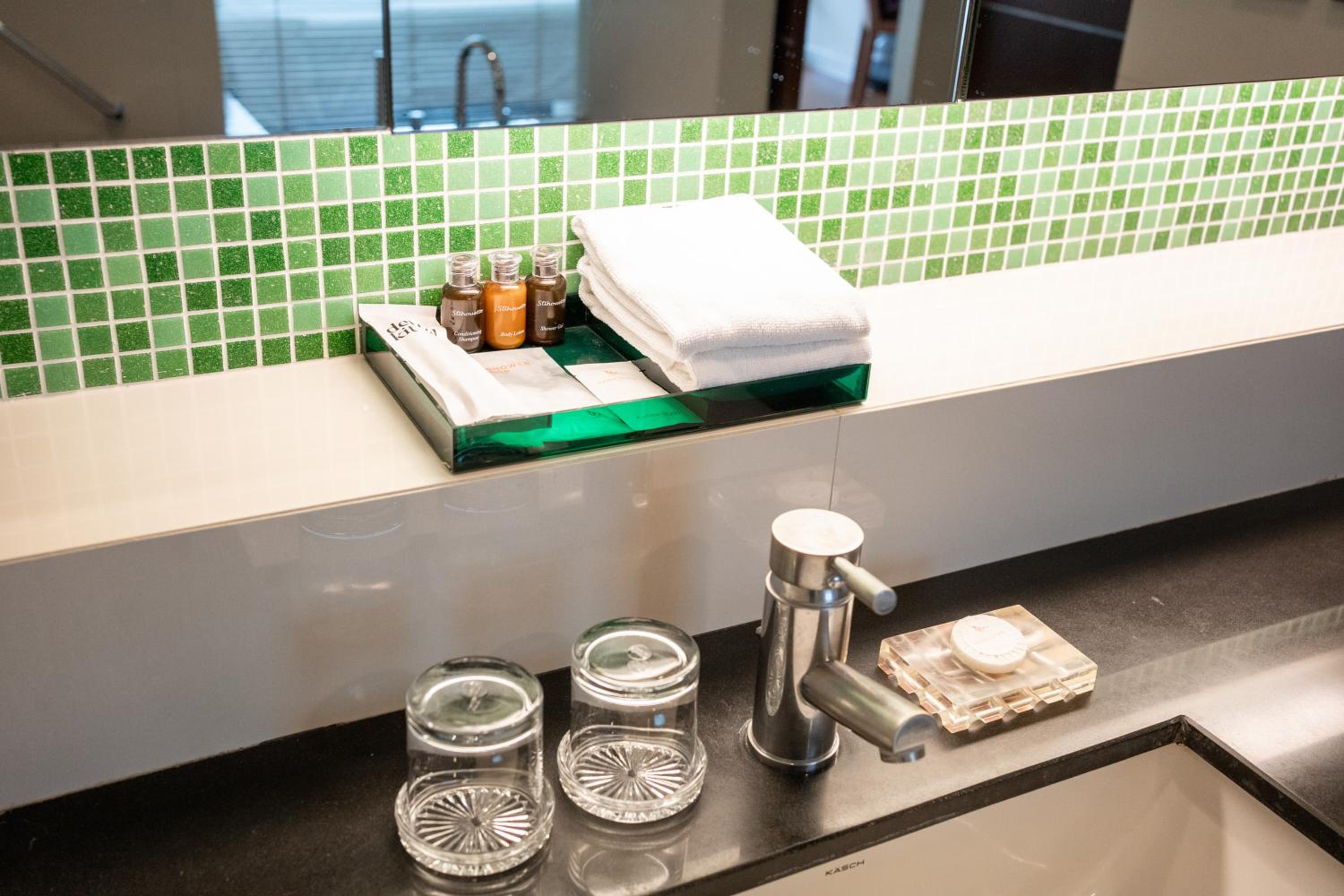 Superior 2 Bedroom Suite (Double King Bed)