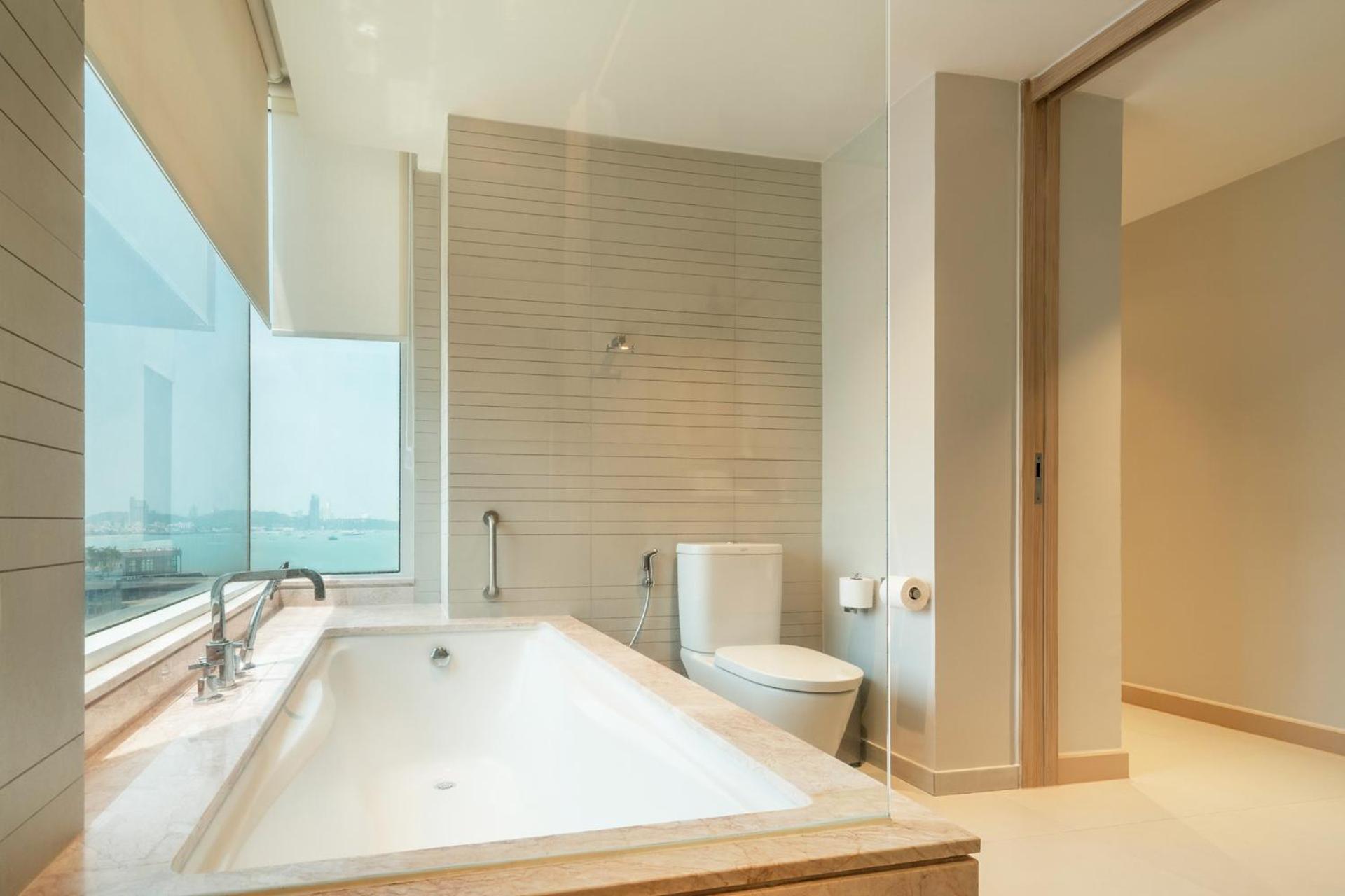 One-Bedroom King Suite with Pattaya Beach View - Bay Tower 