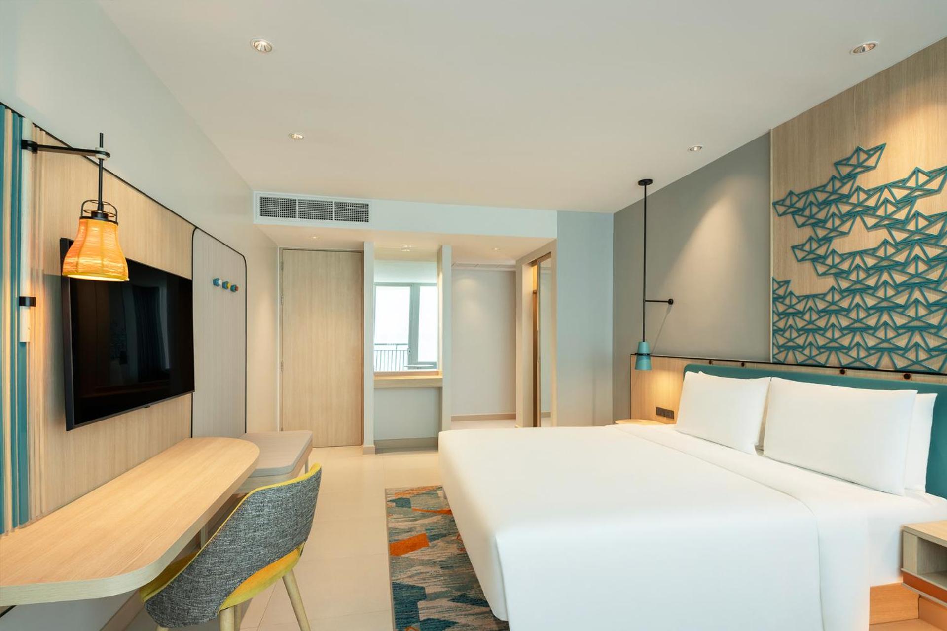 One-Bedroom King Suite with Pattaya Beach View - Bay Tower 
